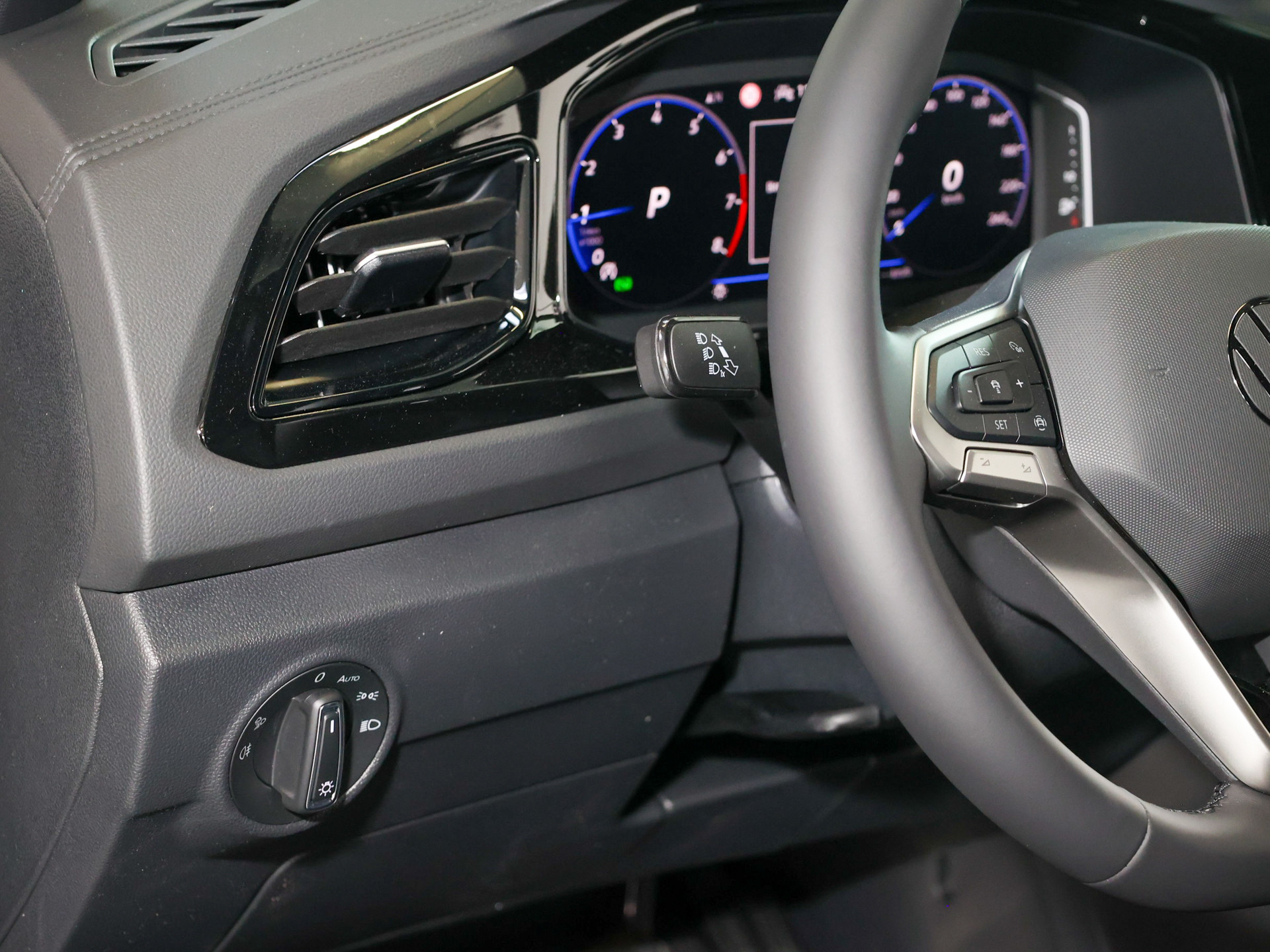 T-Roc 1.5TSI DSG R-Line +19ZOLL+AHK+