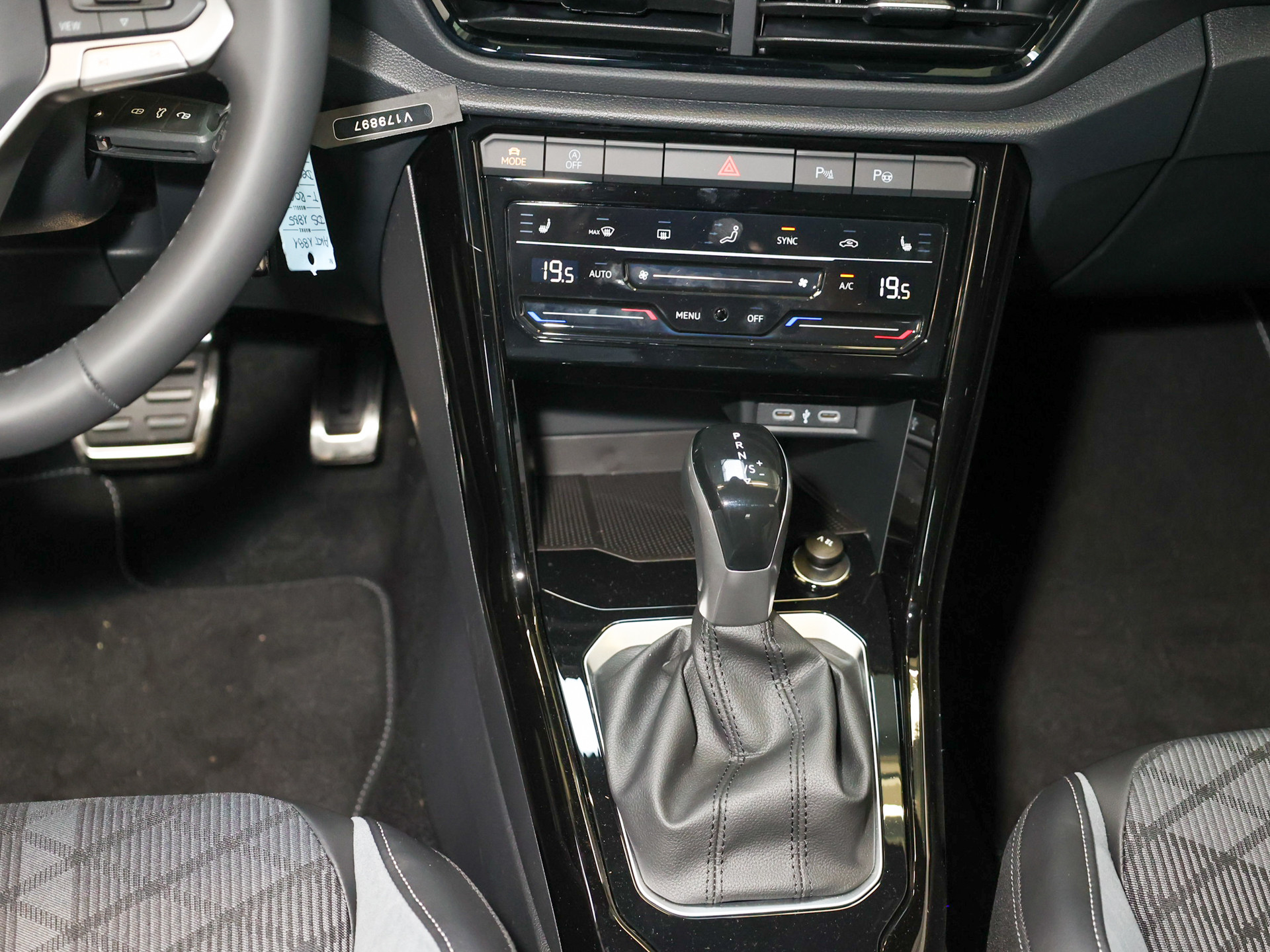 T-Roc 1.5TSI DSG R-Line +19ZOLL+AHK+