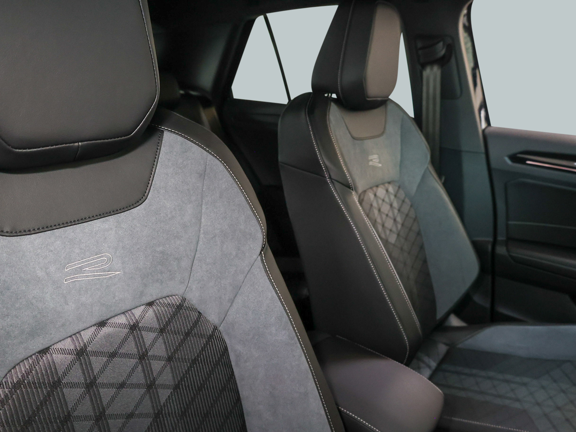 T-Roc 1.5TSI DSG R-Line +19ZOLL+AHK+