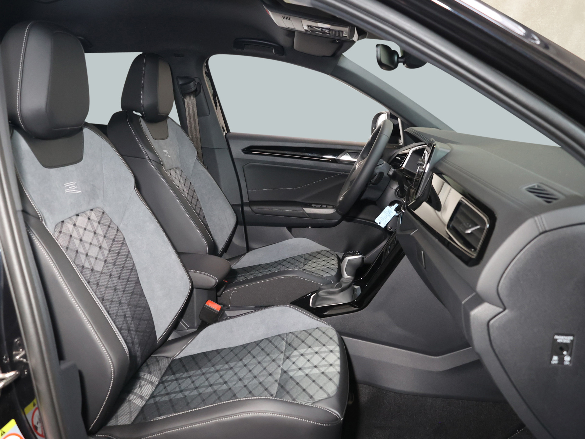 T-Roc 1.5TSI DSG R-Line +19ZOLL+AHK+