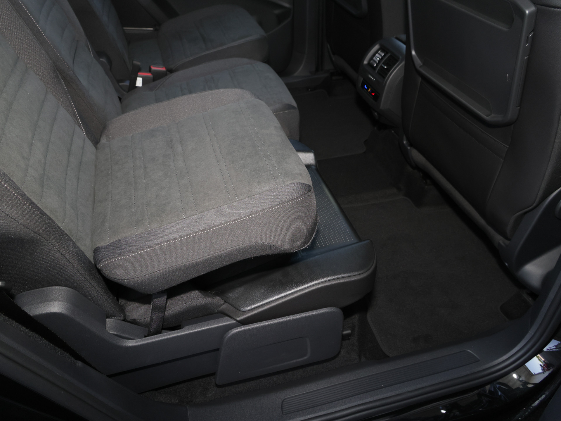 Touran 1.5TSI DSG R-LINE +AHK+7-SITZER+