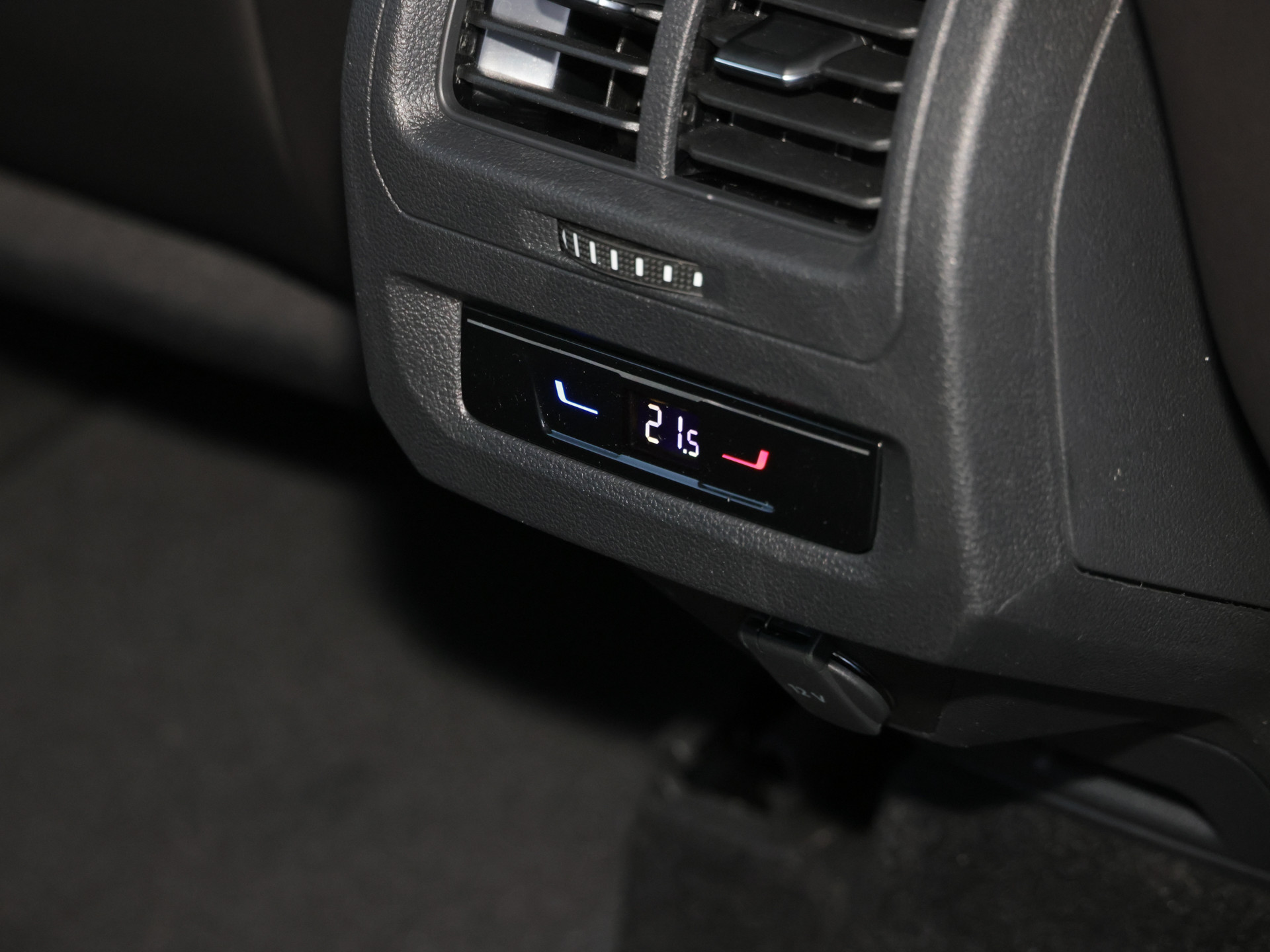 Touran 1.5TSI DSG R-LINE +AHK+7-SITZER+