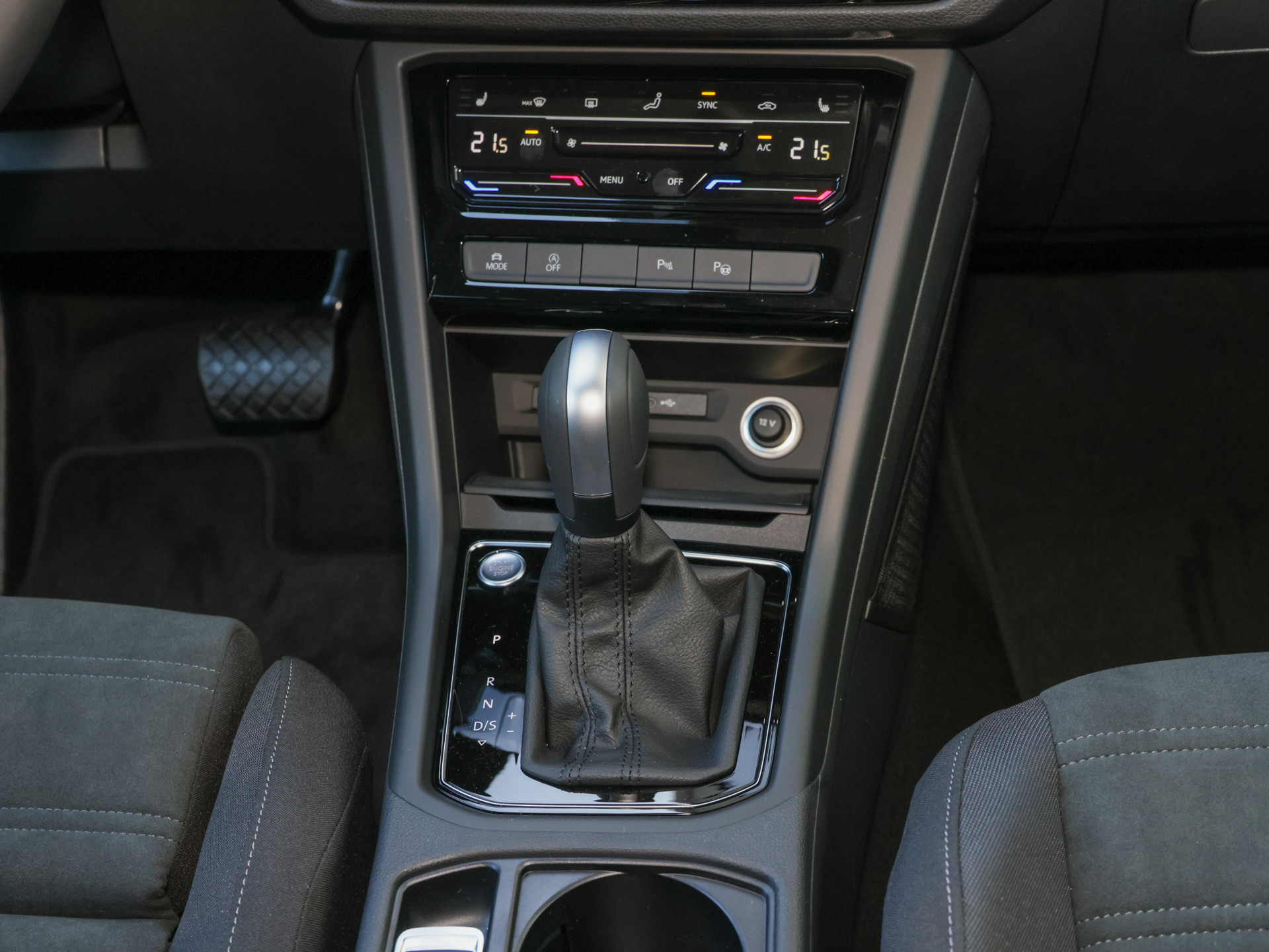 Touran 1.5TSI DSG R-LINE +AHK+7-SITZER+