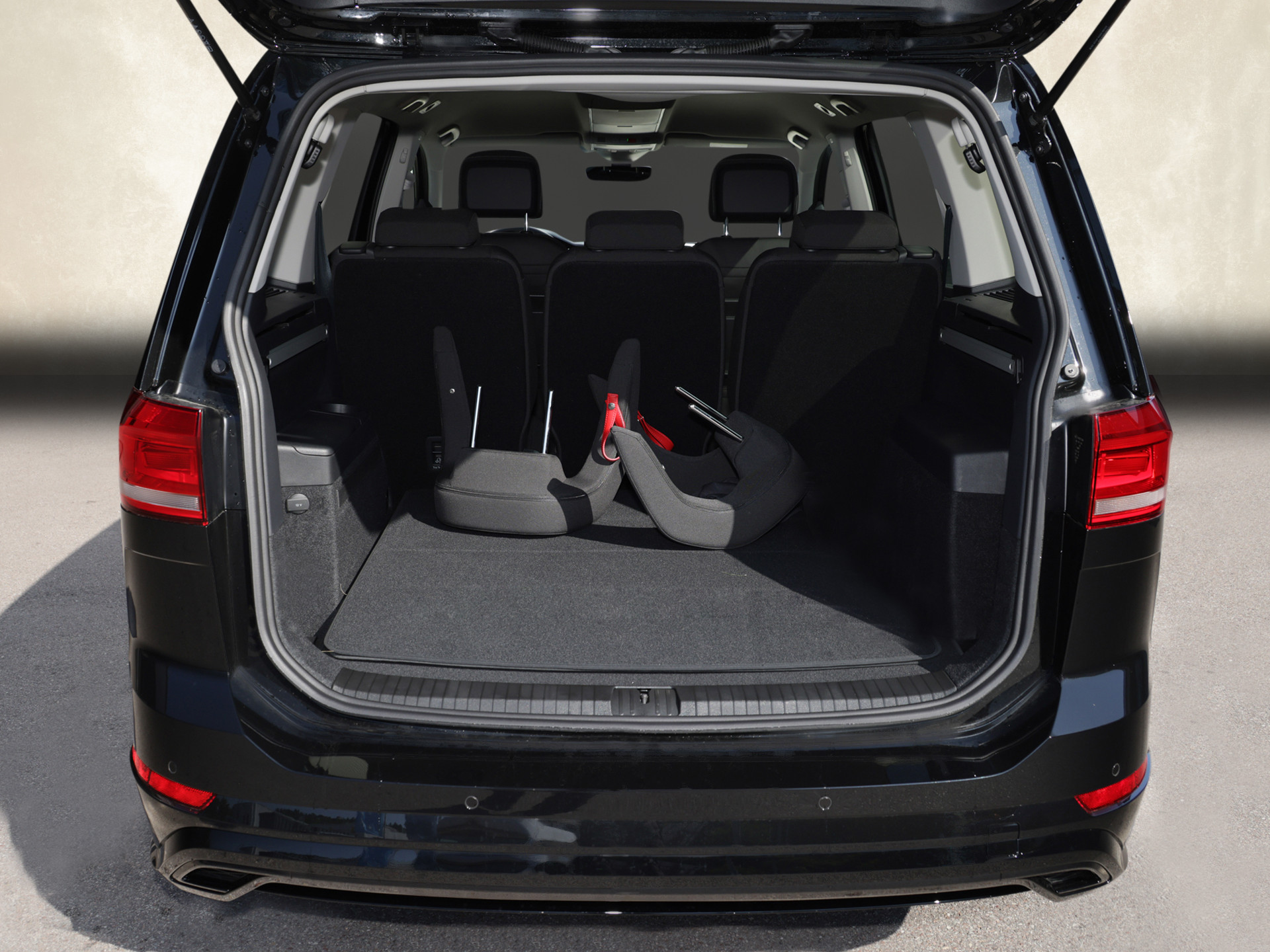 Touran 1.5TSI DSG R-LINE +AHK+7-SITZER+