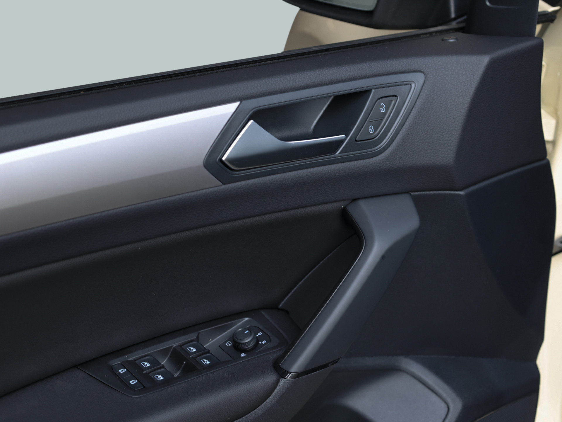 Touran 2.0TDI DSG +TAXI+4SEASON+7-SITZER+