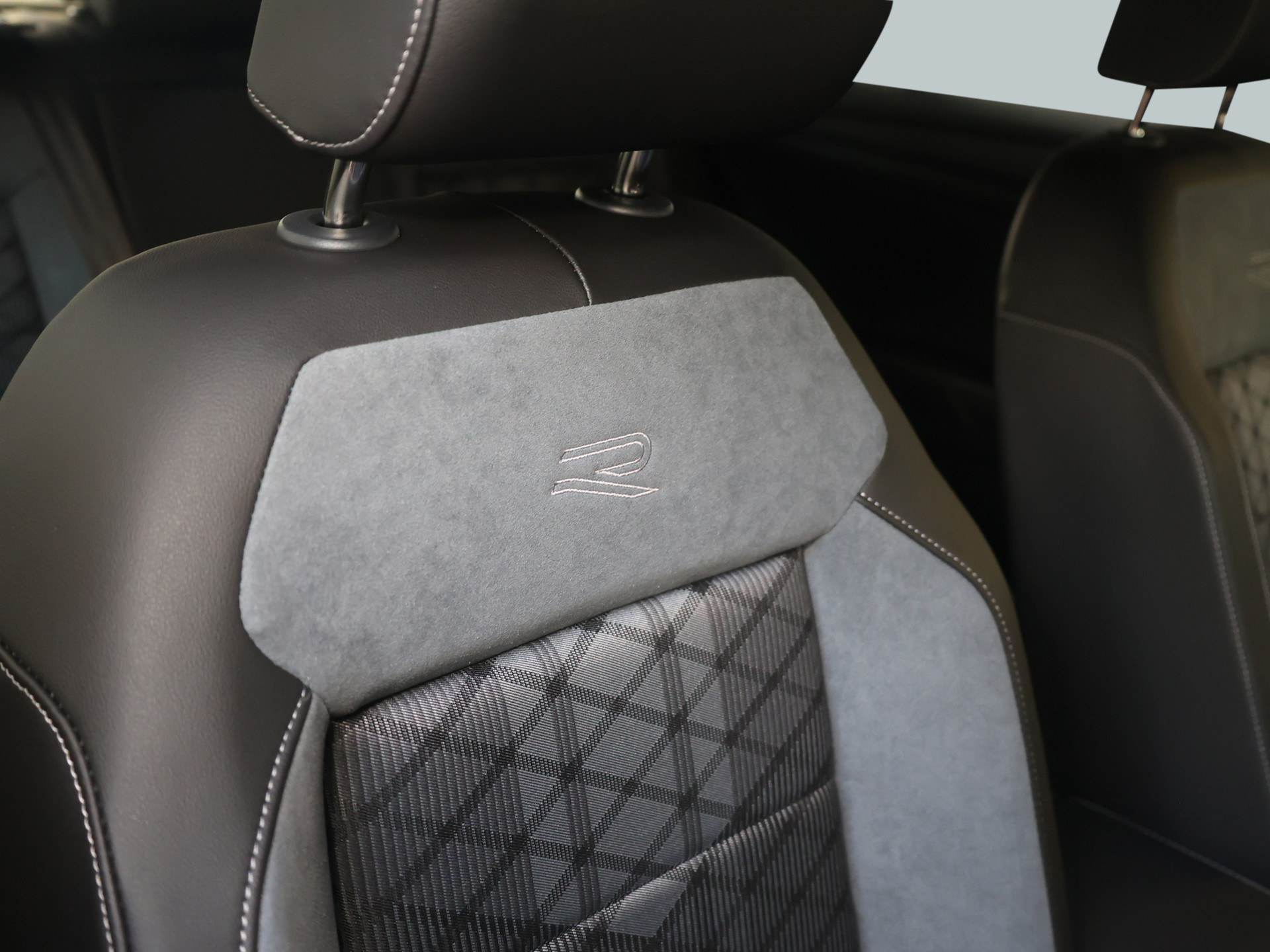 T-Roc 1.5TSI DSG R-Line +BLACK+AHK+