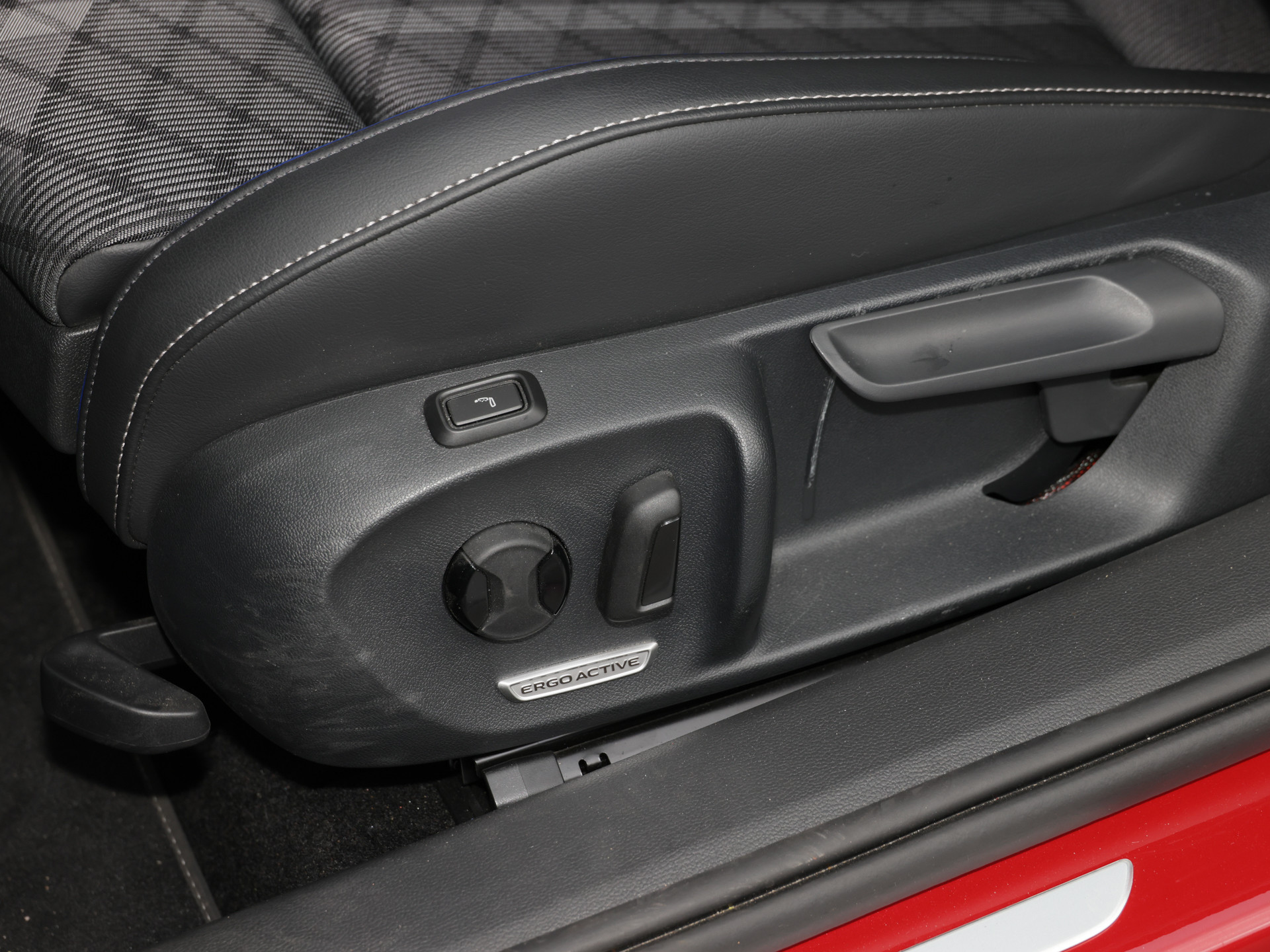 Passat Variant 1.5 eHybrid R-Line+AB 3,99+