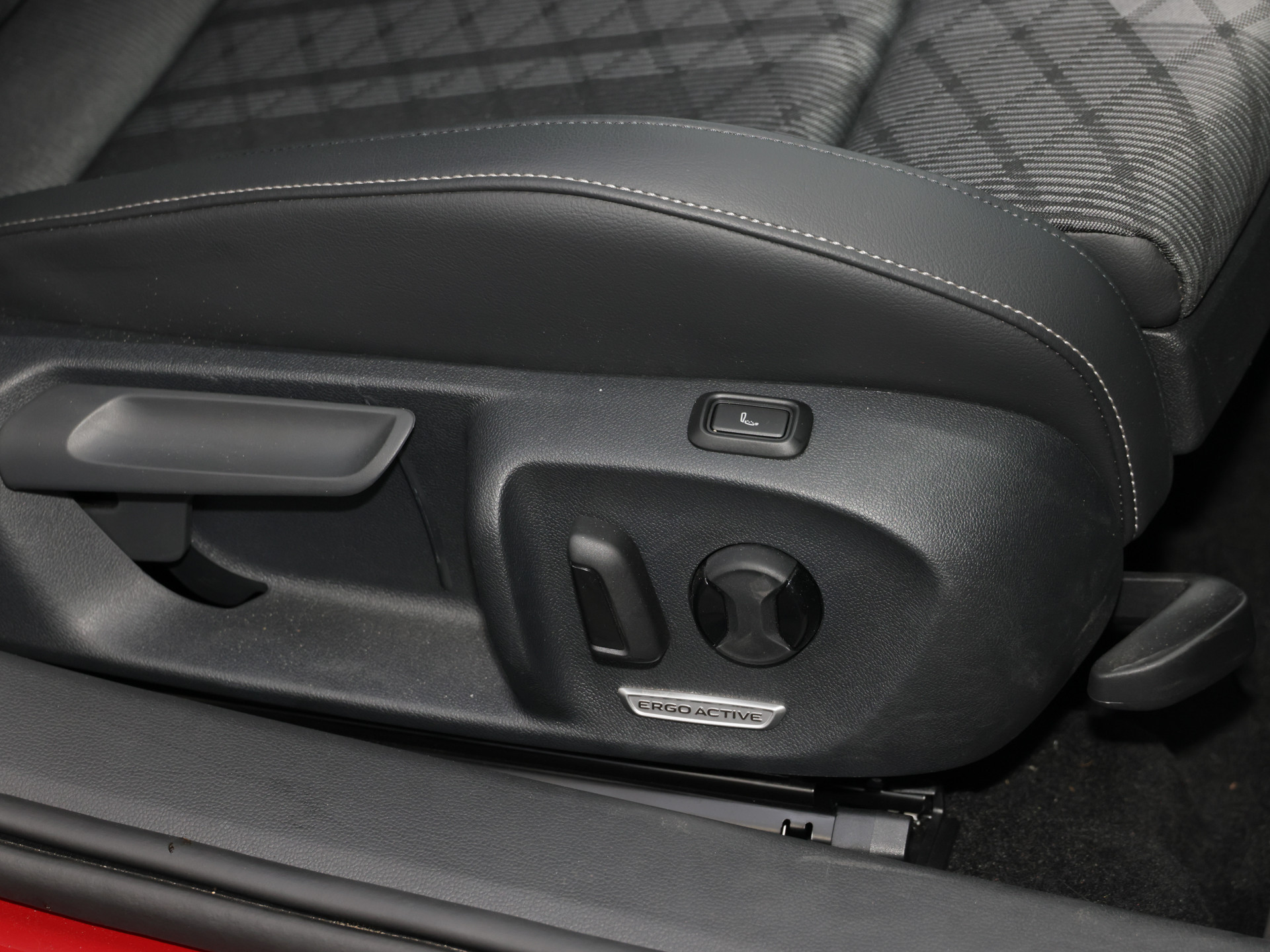 Passat Variant 1.5 eHybrid R-Line+AB 3,99+