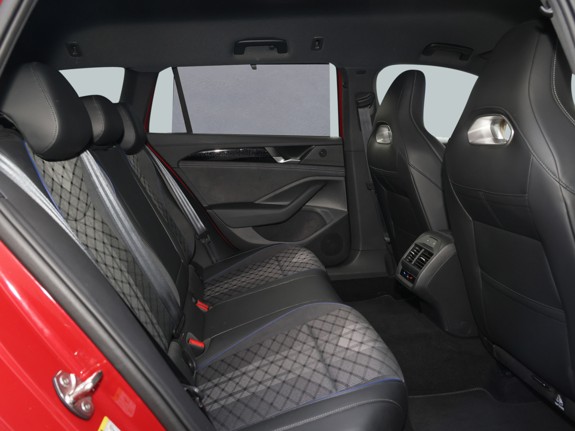 Passat Variant 1.5 eHybrid R-Line+AB 3,99+