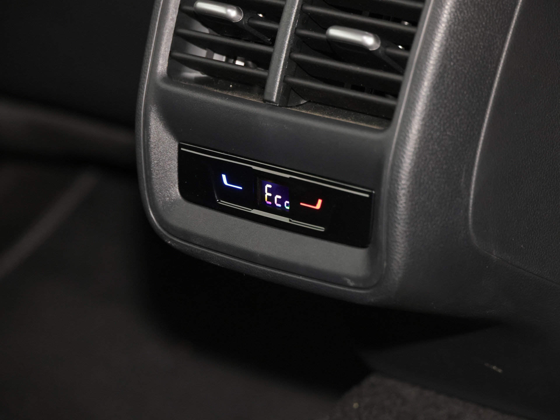 Passat Variant 1.5 eHybrid R-Line+AB 3,99+