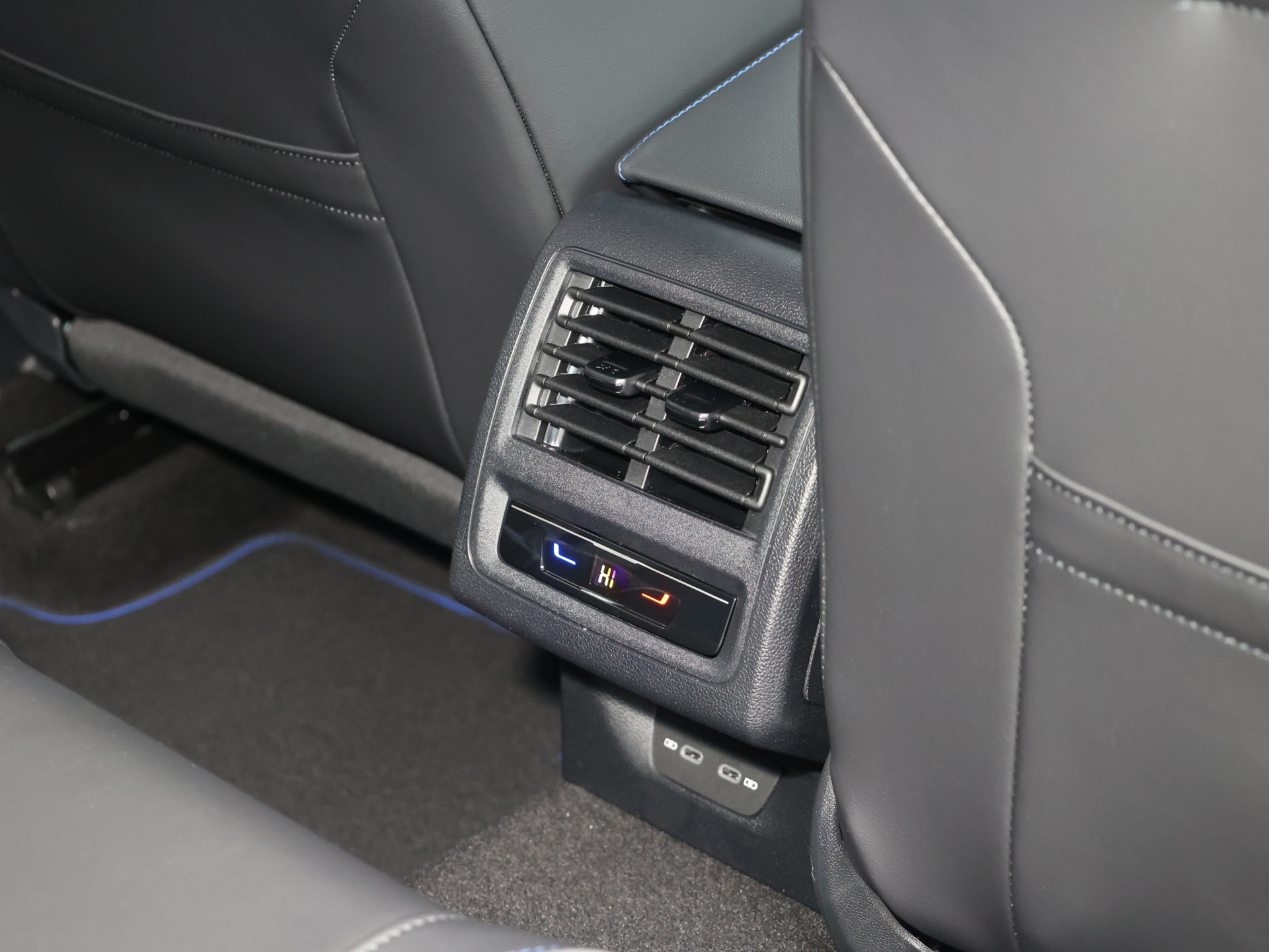 Golf 2.0TSI DSG 4Motion R +19ZOLL+AHK+FREI AB