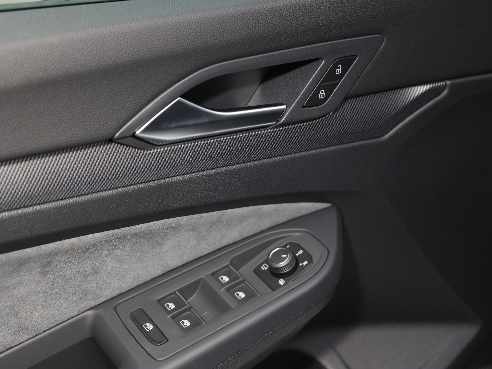 Golf 2.0TSI DSG 4Motion R +19ZOLL+AHK+FREI AB