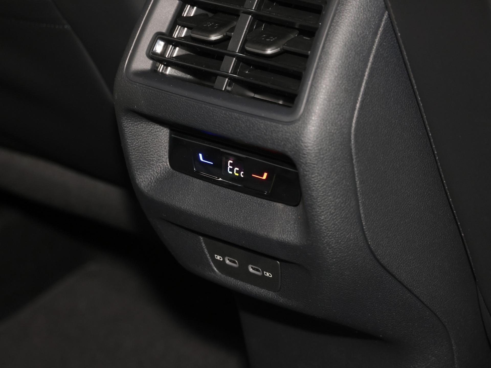 Tiguan 1.5TSI R-LINE+PHEV+AHK+0,5 STEUER+