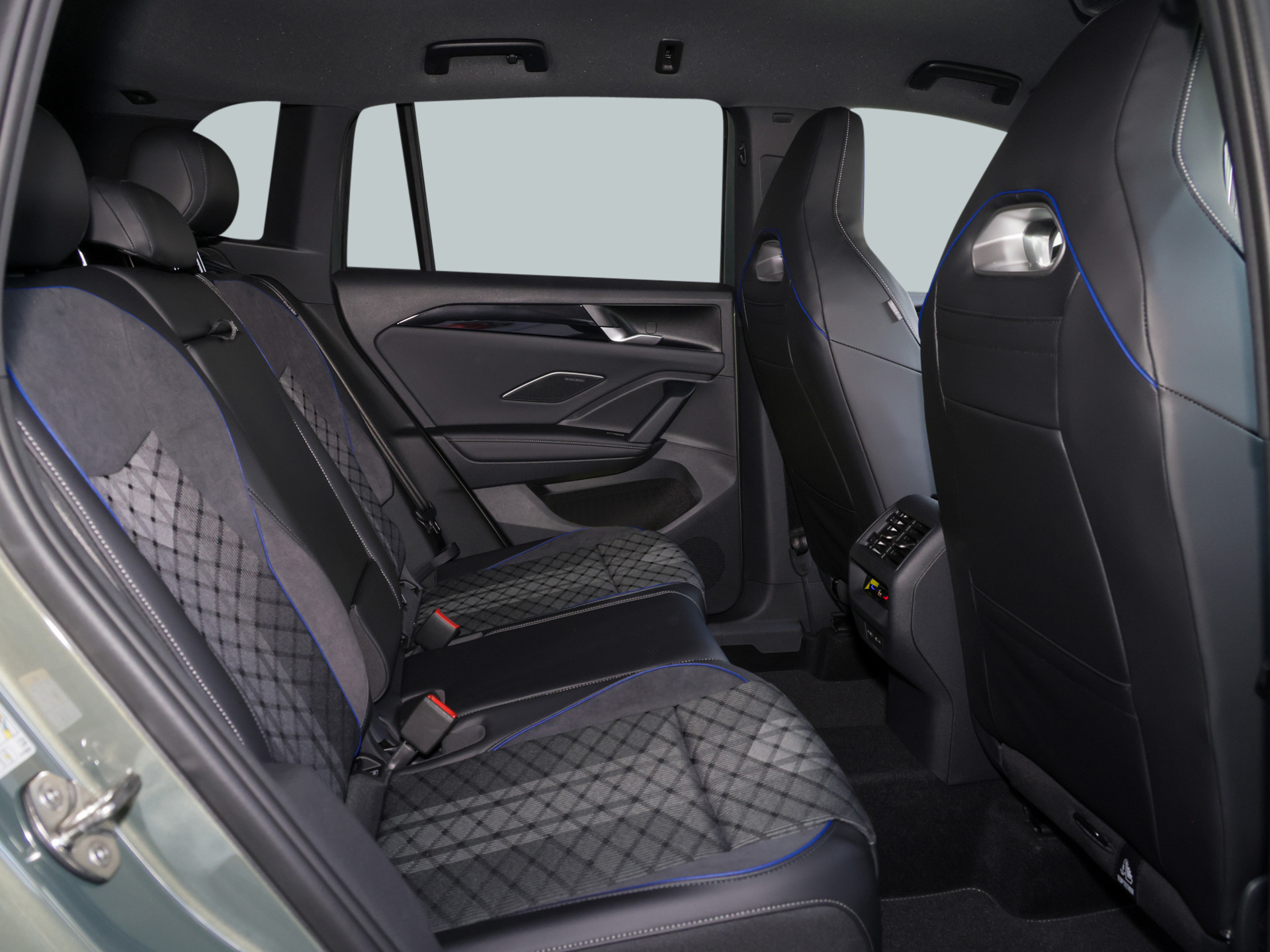 Tiguan 1.5TSI R-LINE+PHEV+AHK+0,5 STEUER+