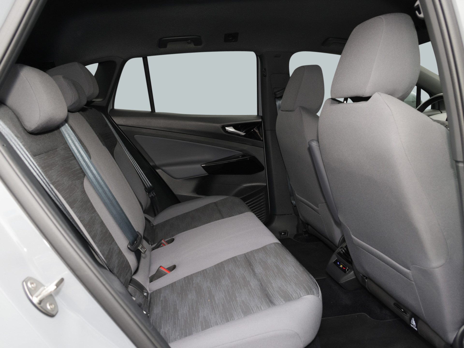 ID.4 Pro +MAX 501KM+AHK+WÄRMEPUMPE+4SEASON