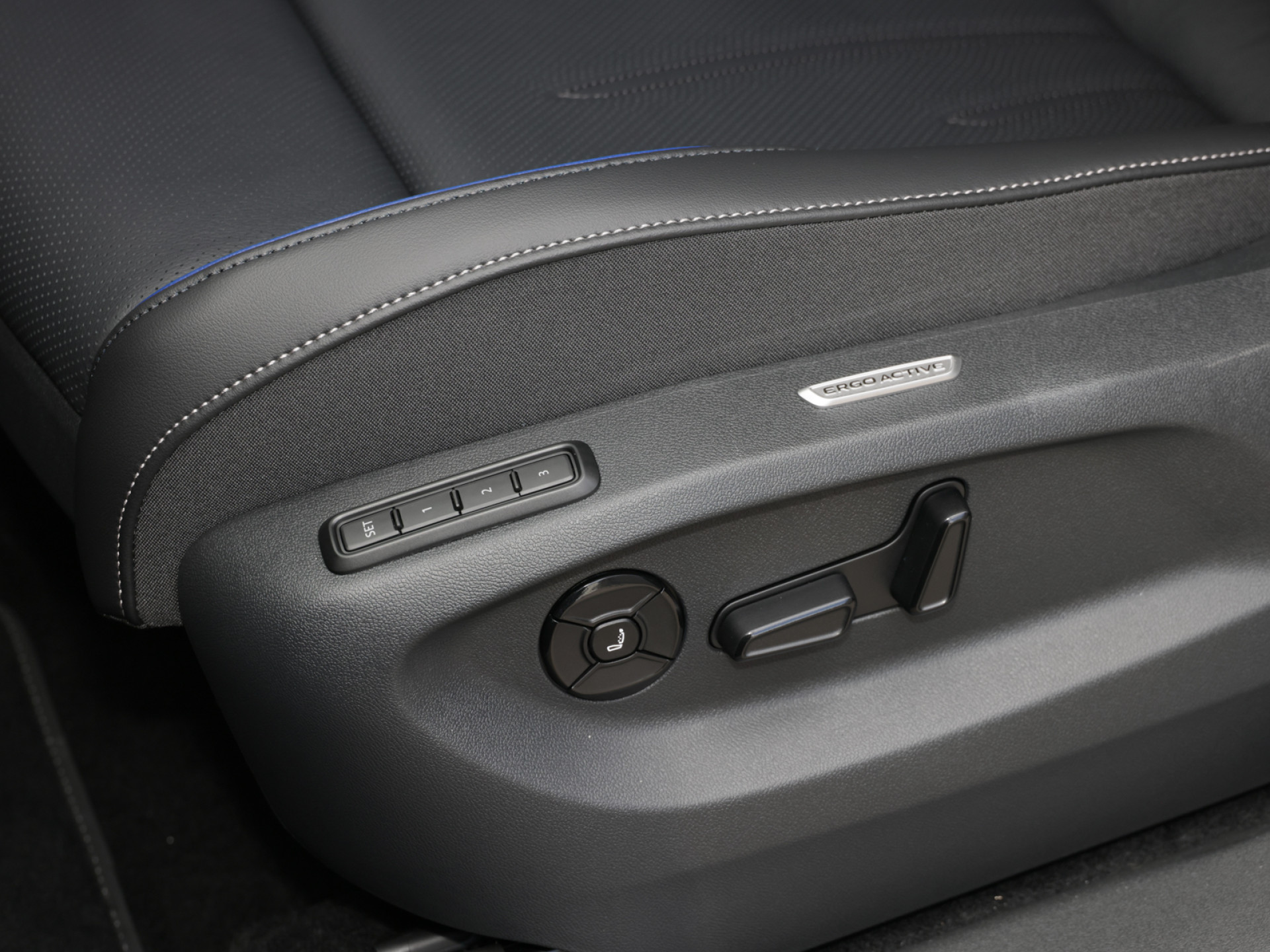 Tayron 2.0TDI DSG R-Line +4MOTION+LEDER+7-SITZER+