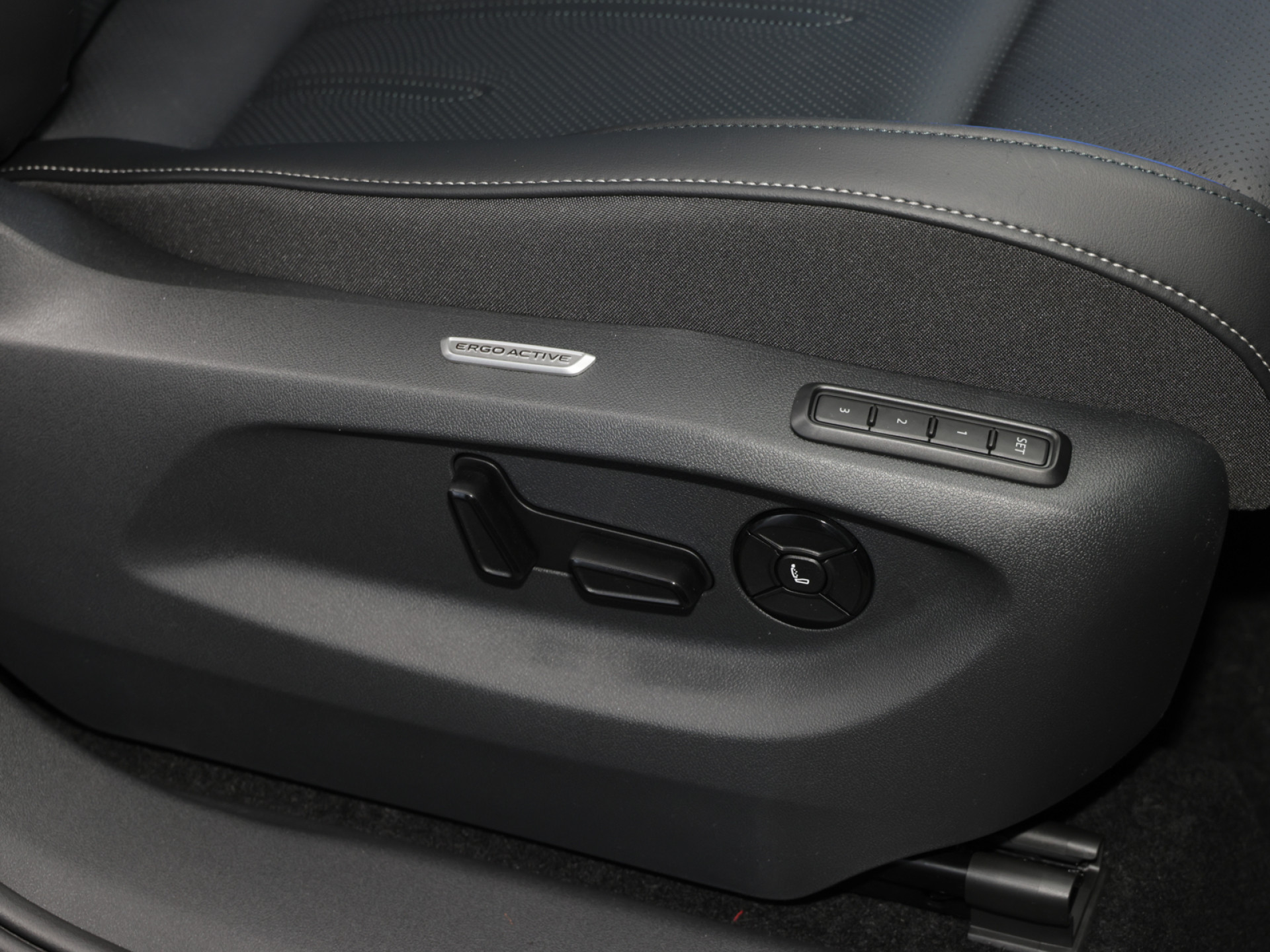 Tayron 2.0TDI DSG R-Line +4MOTION+LEDER+7-SITZER+