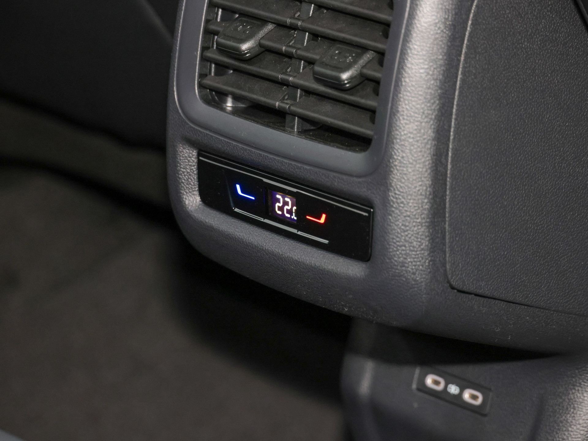 T-Roc R-Line 1.5 eTSI DSG +NEUES MODELL+