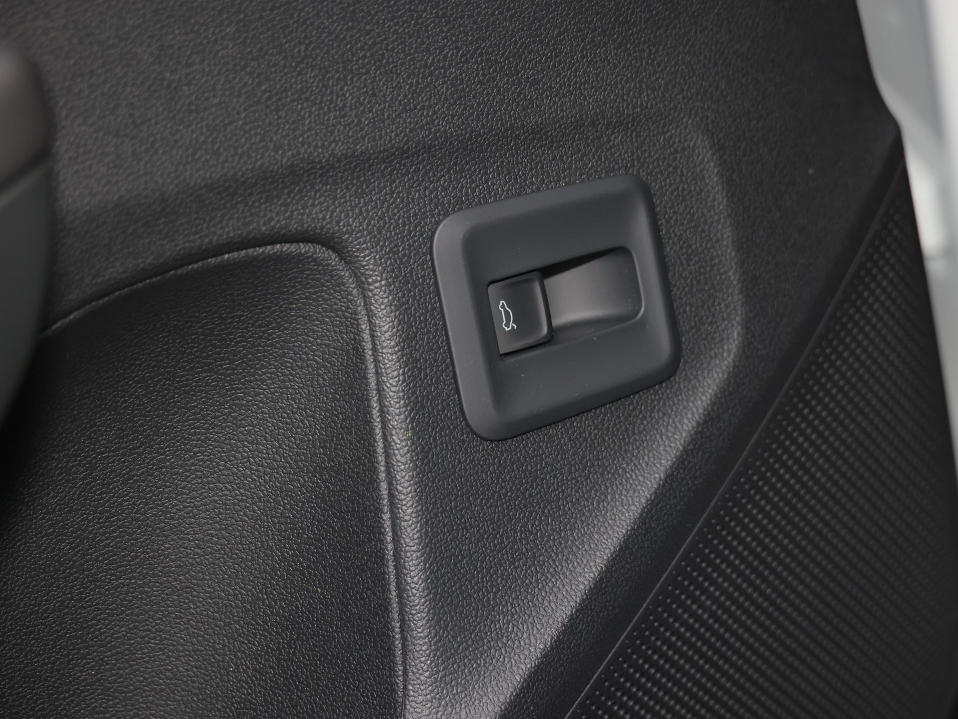 T-Roc R-Line 1.5 eTSI DSG +NEUES MODELL+