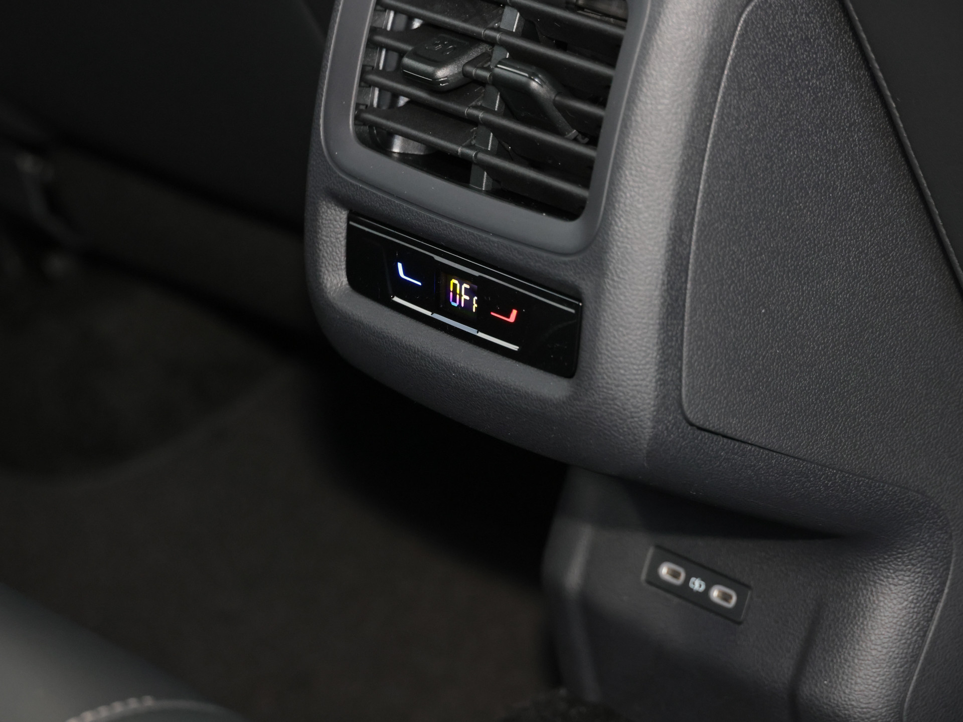 T-Roc 1.5eTSI DSG R-LINE +AHK+19