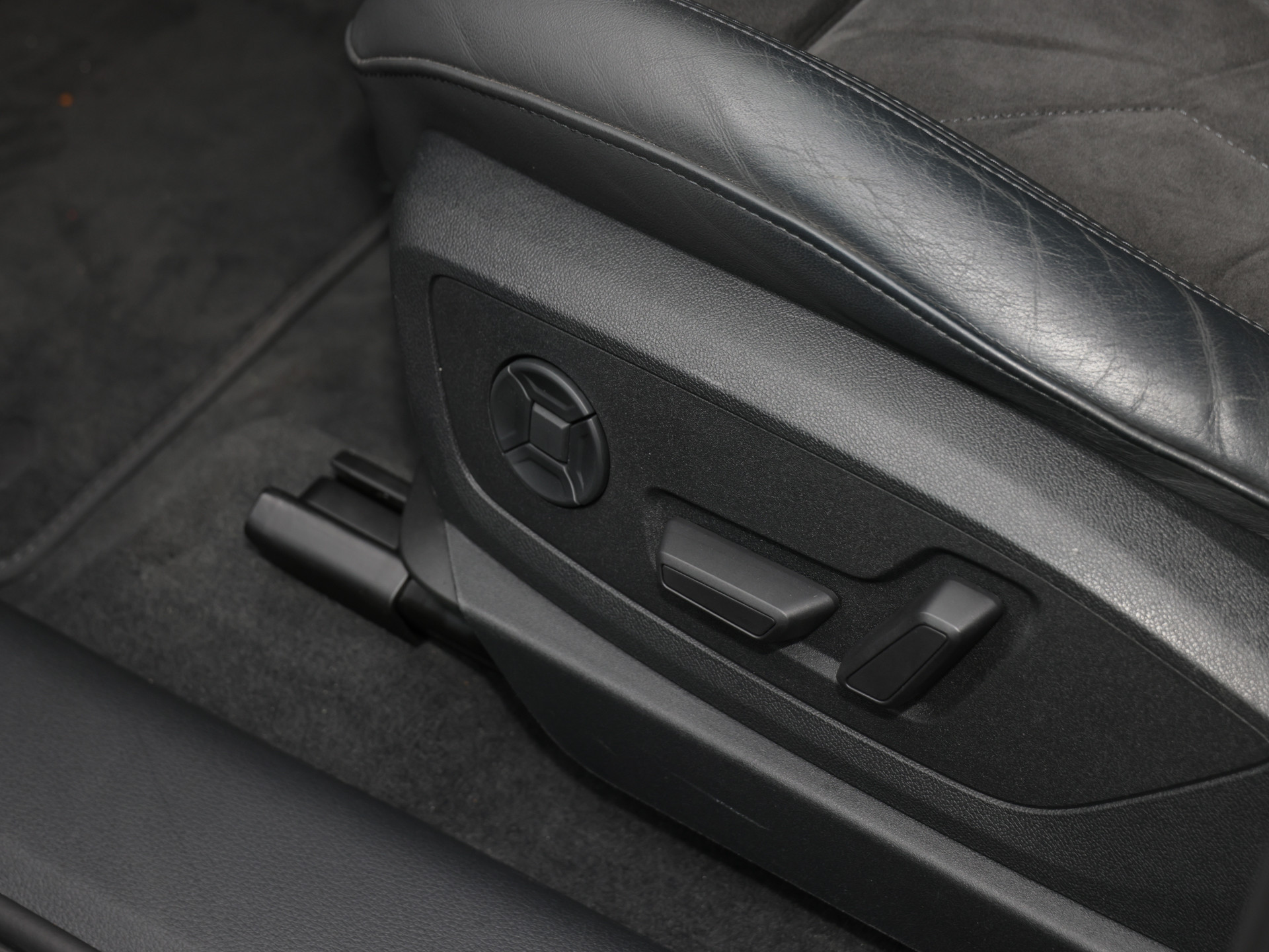 e-tron 50 quattro +S line+AHK+ASSISTENTEN+