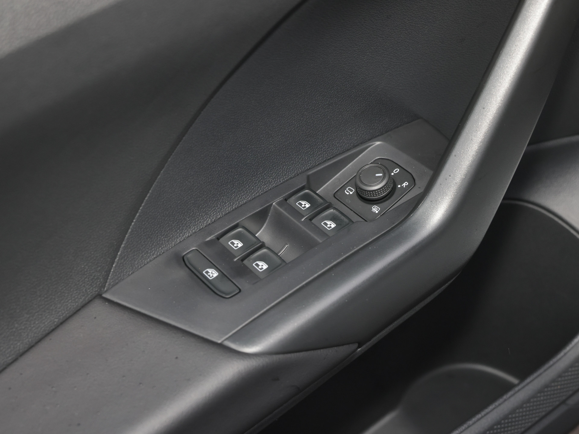 T-Cross 1.0TSI DSG +LM+APP-CONNECT+SH+