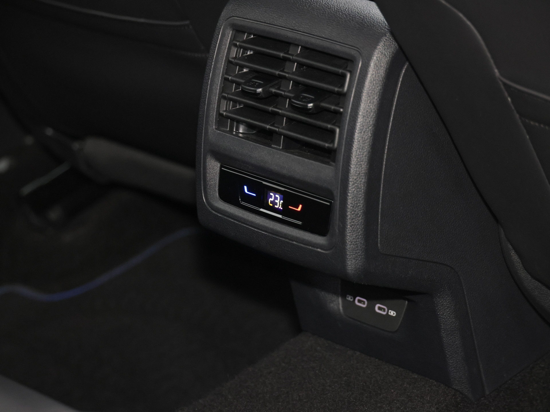 Golf VIII R 2.0TSI 4Mo.Variant +AREA-VIEW+