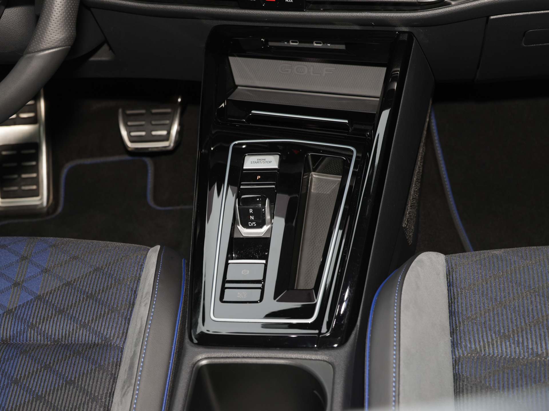 Golf VIII R 2.0TSI 4Mo.Variant +AREA-VIEW+