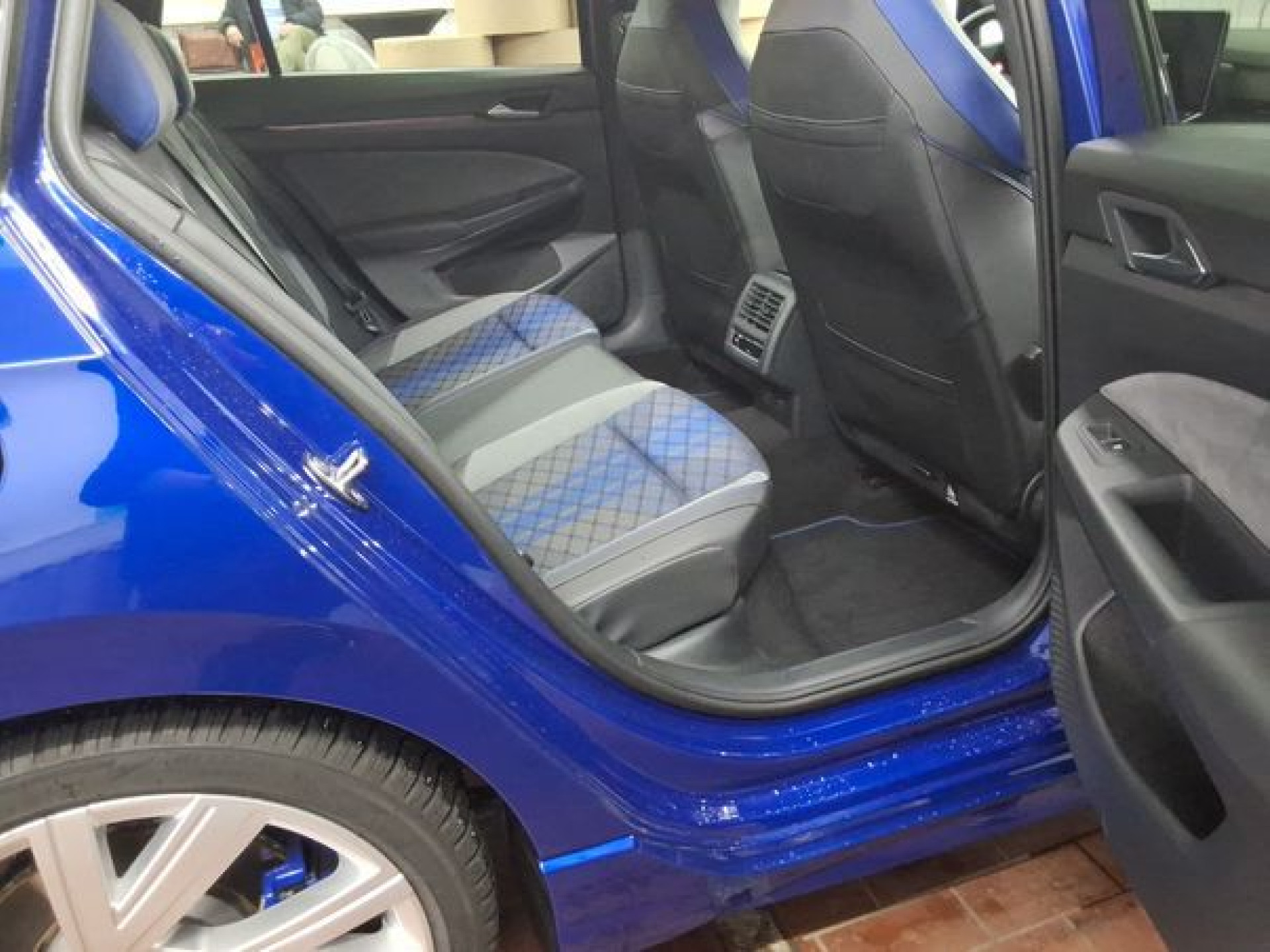 Golf VIII R 2.0TSI 4Mo.Variant +AREA-VIEW+