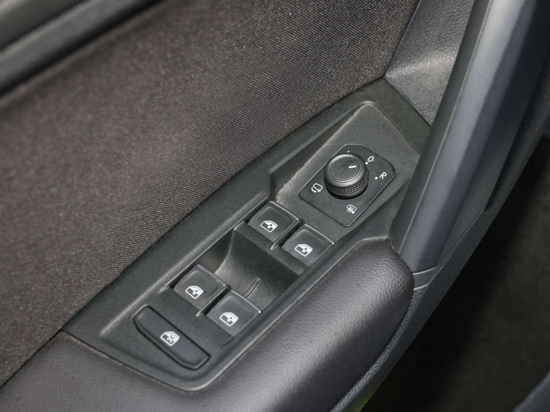 Tiguan 2.0TDI Elegance +ERGO+PANO+REAR-CAM