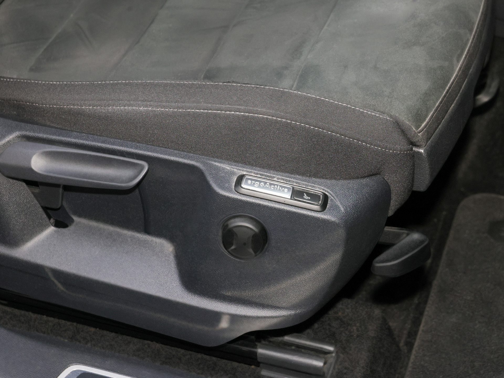 Tiguan 2.0TDI Elegance +ERGO+PANO+REAR-CAM