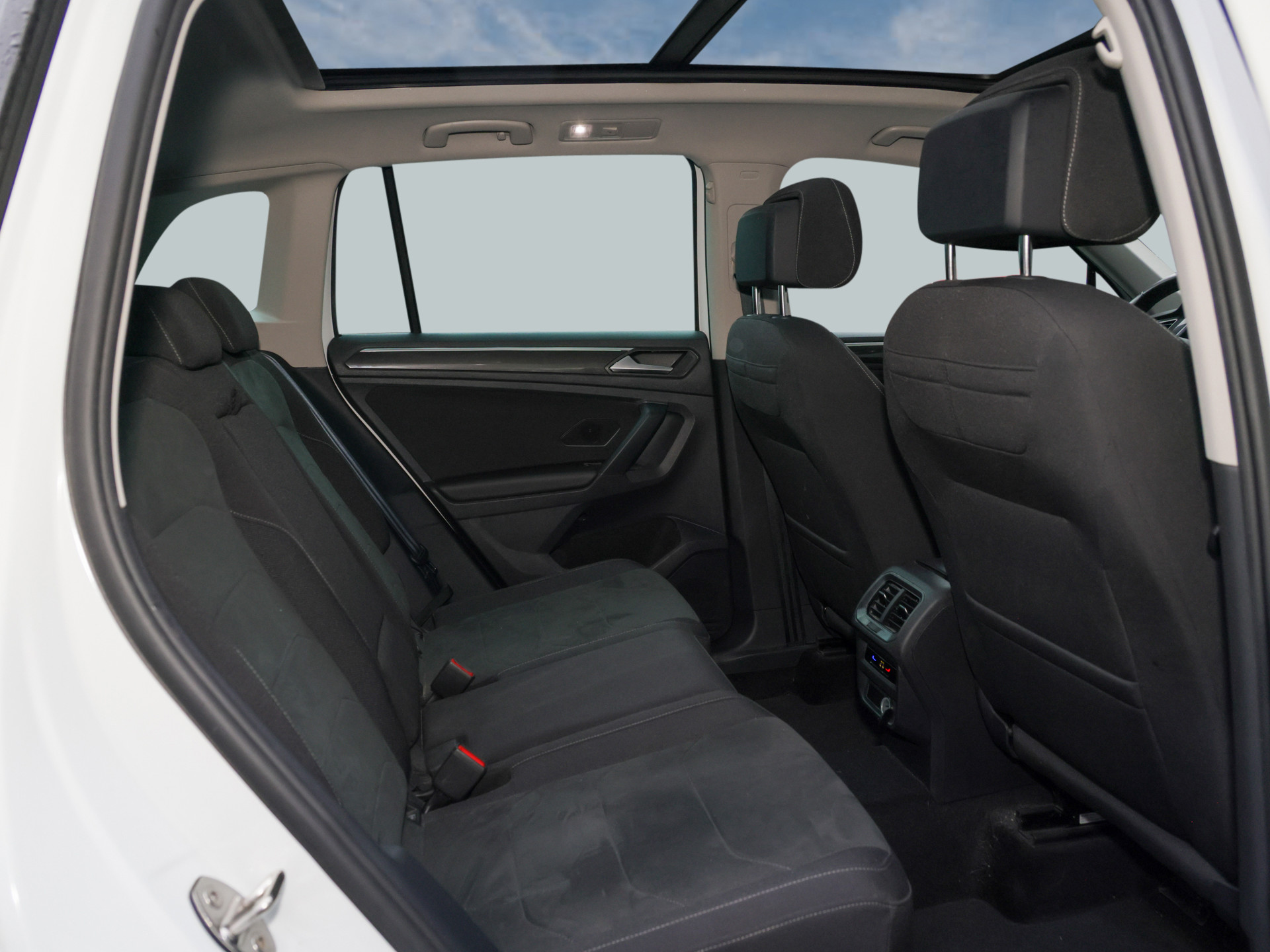 Tiguan 2.0TDI Elegance +ERGO+PANO+REAR-CAM