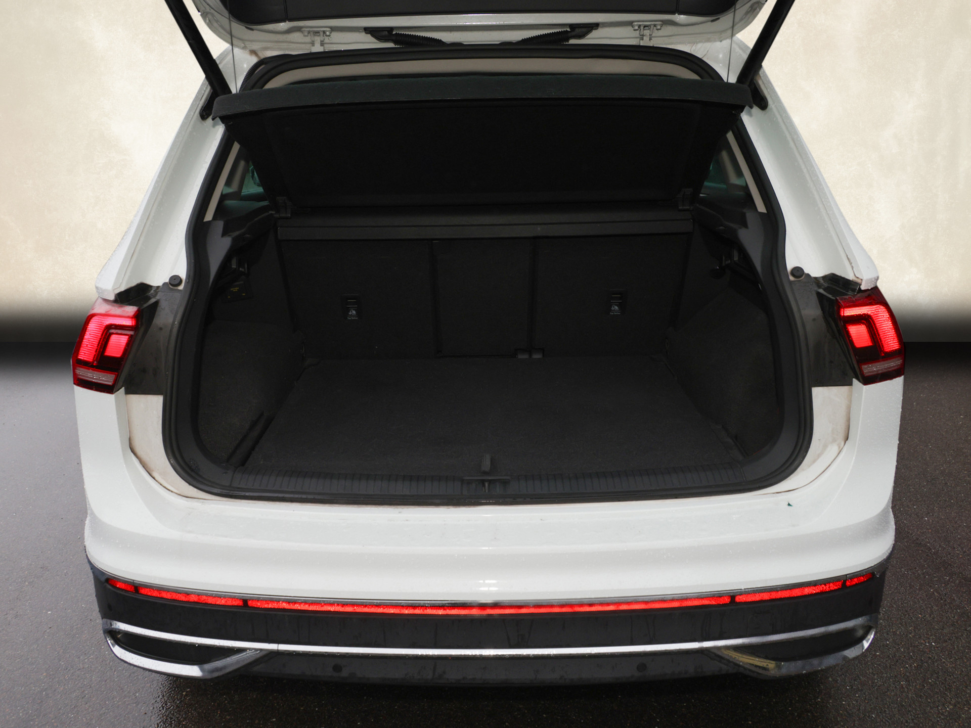 Tiguan 2.0TDI Elegance +ERGO+PANO+REAR-CAM