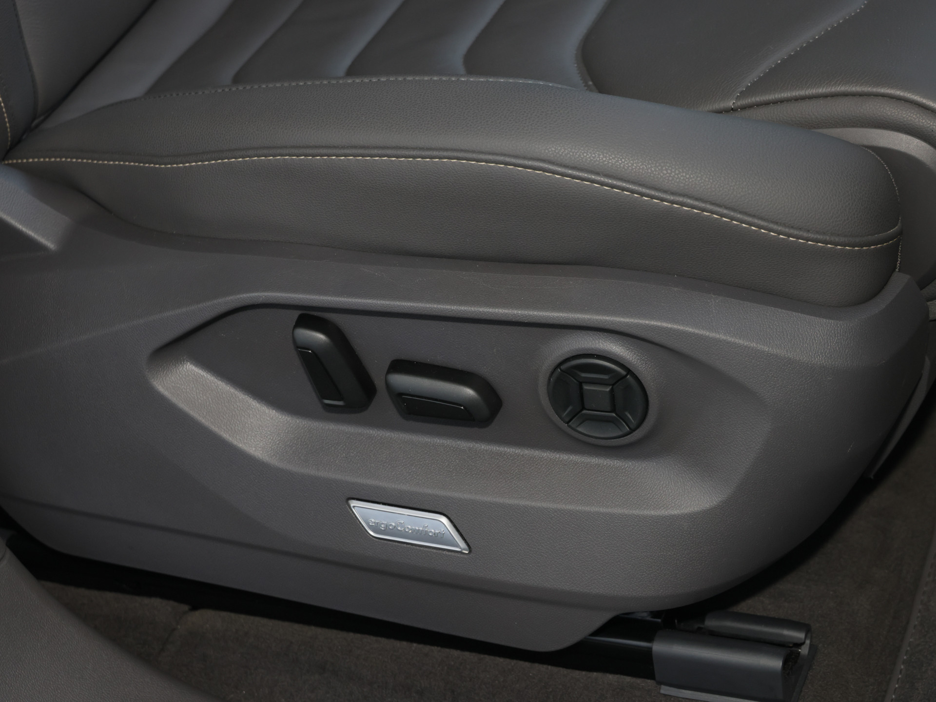 Touareg 3.0TDI Atmosphere +LEDER+ERGO+ACC+