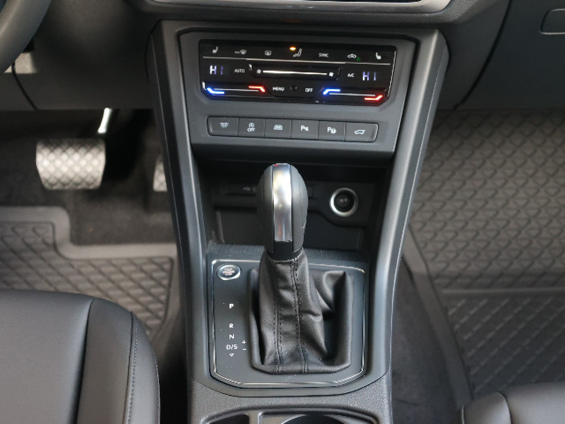 Touran 2.0 TDI DSG +TAXI+7-SITZER+