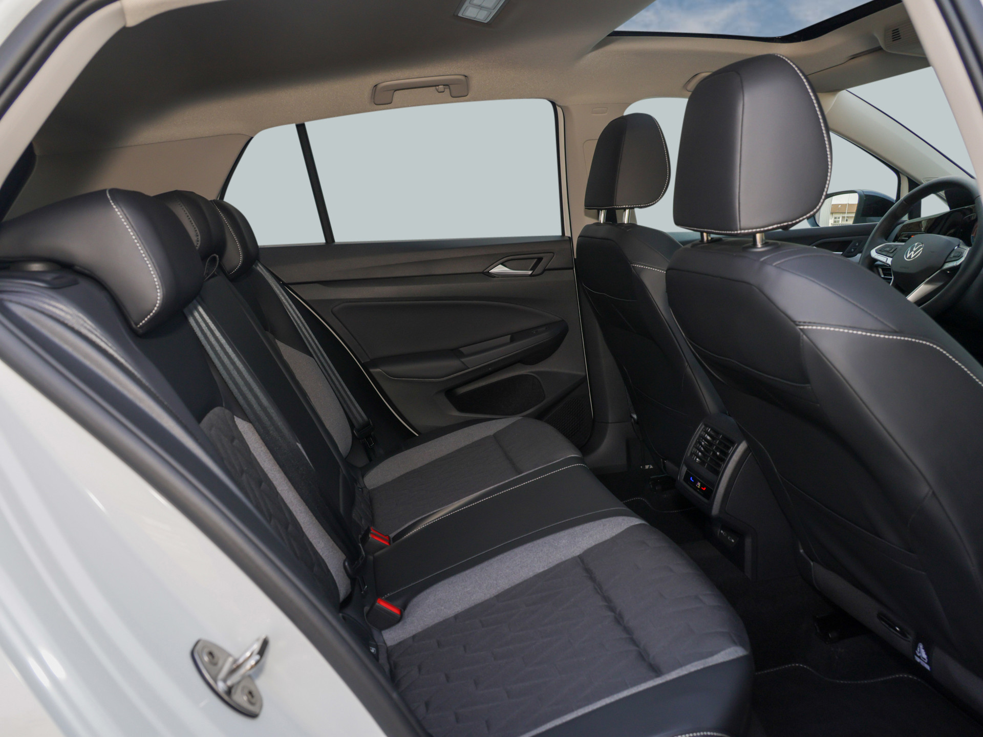 Golf VIII 2.0TDI DSG GOAL +AHK+PANO+4SEASON+