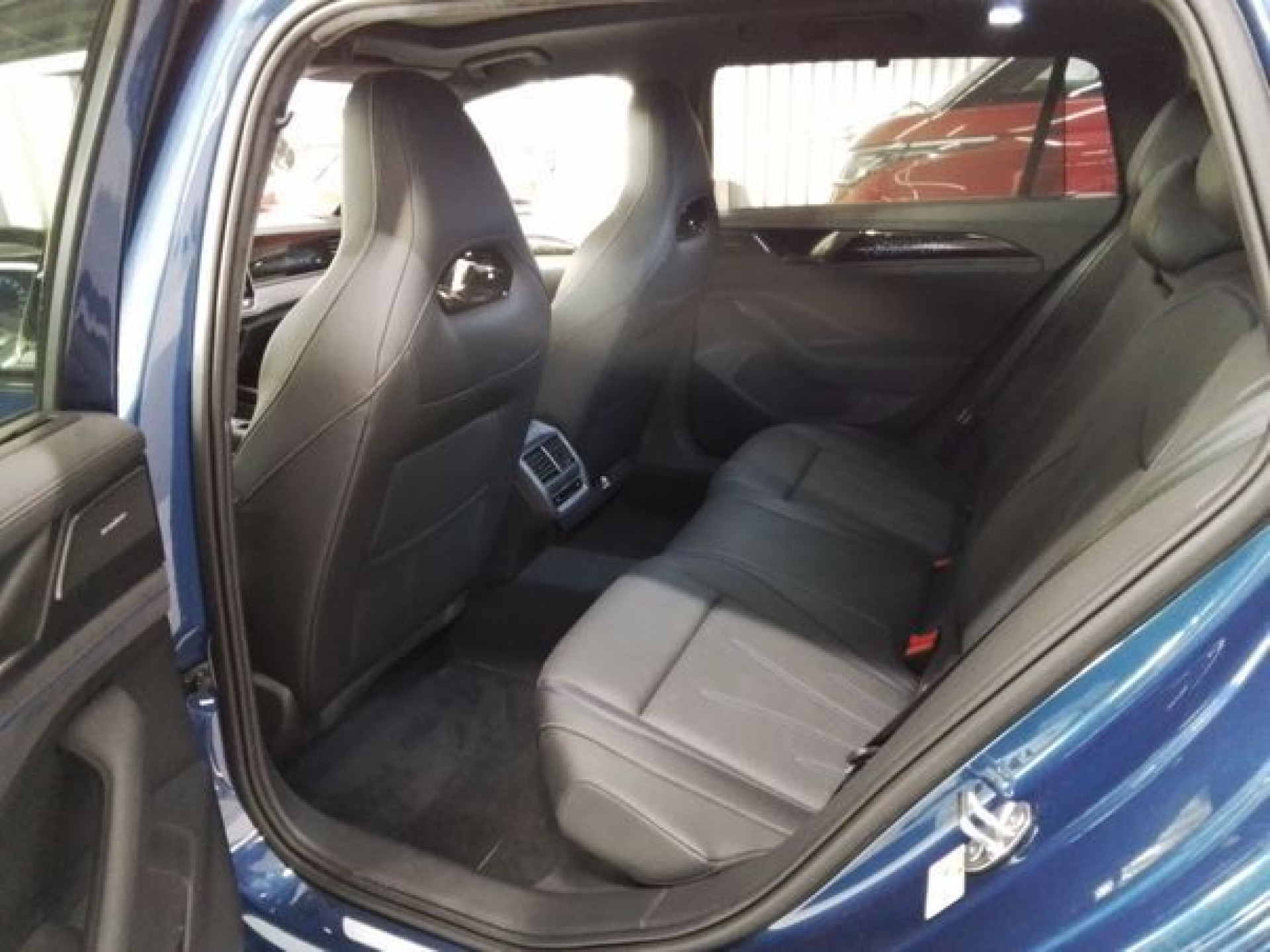 Passat 1.5TSI eHybrid R-LINE +LEDER+AHK+