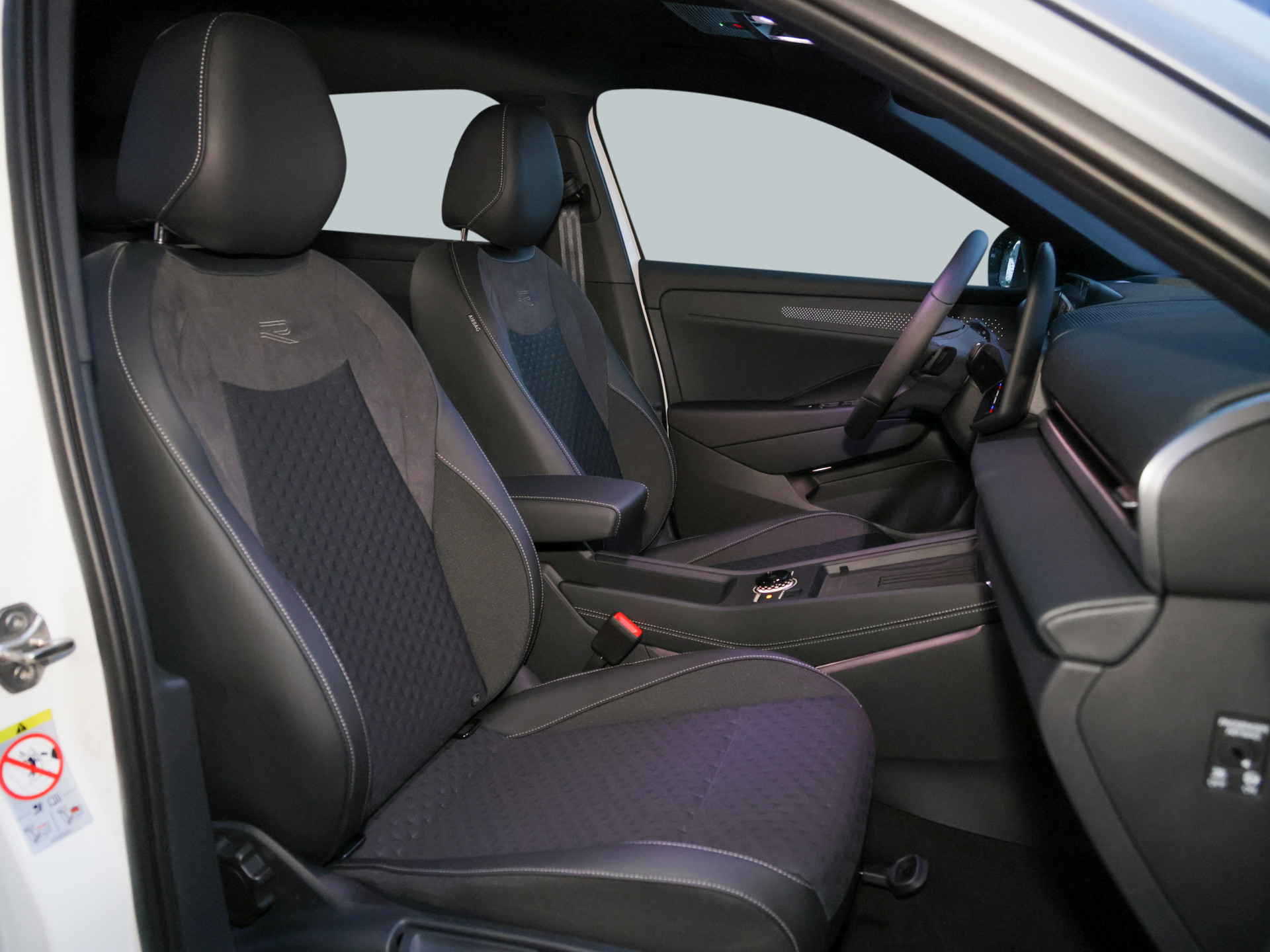 T-Roc 1.5eTSI R-Line +4SEASON+