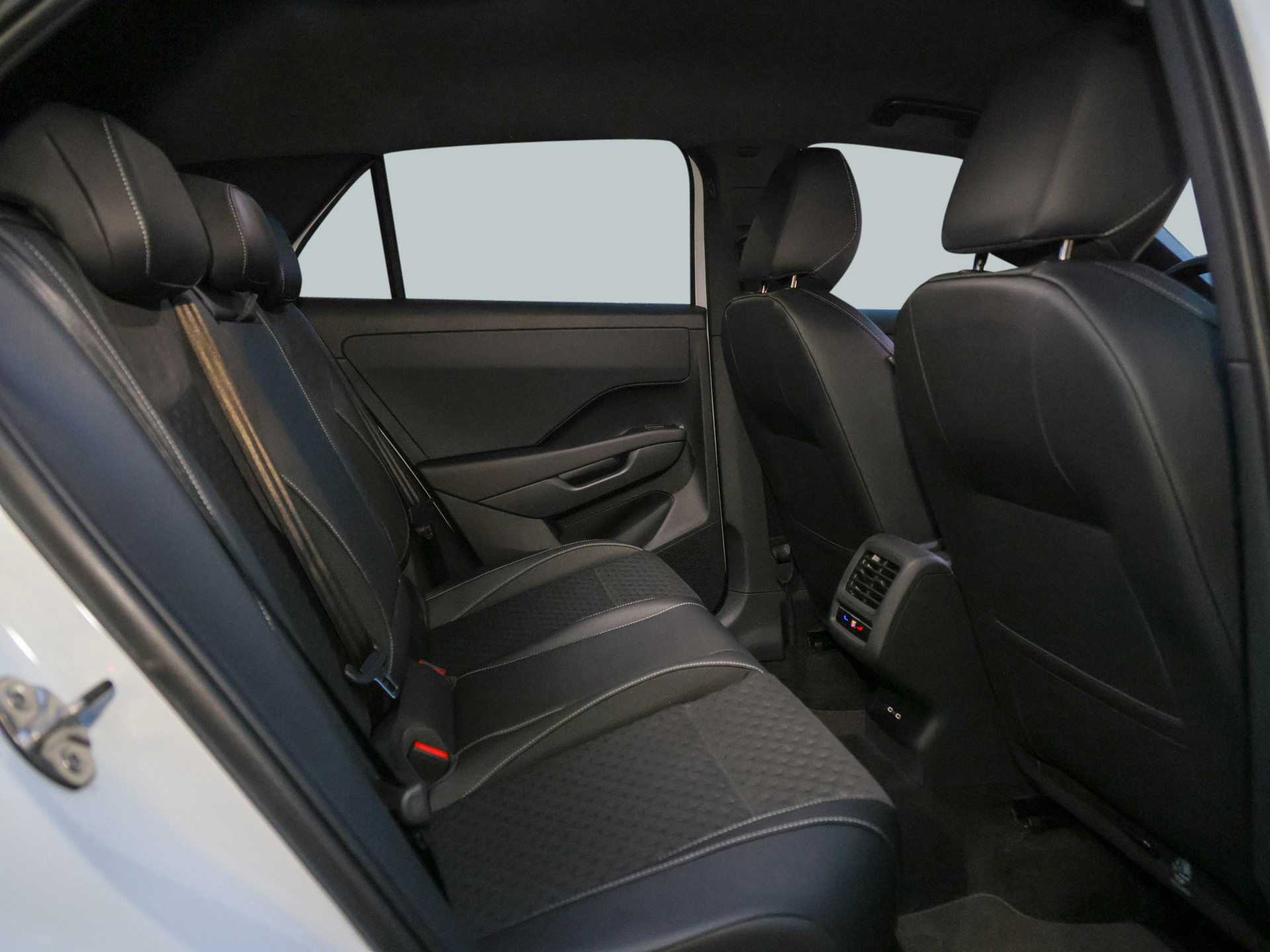 T-Roc 1.5eTSI R-Line +4SEASON+