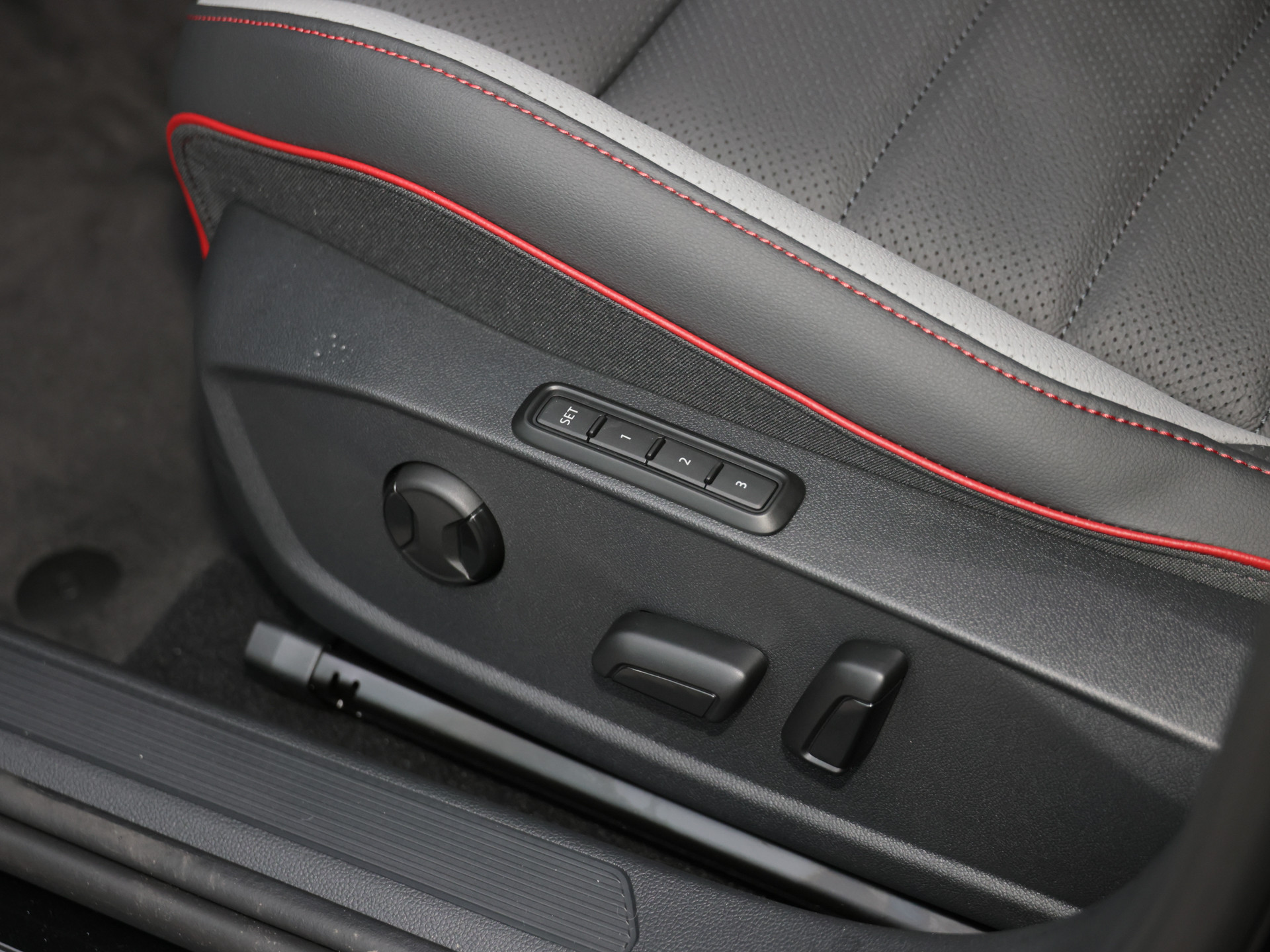 Golf VIII 2.0TSI GTI +BLACK-STYLE+MATRIX+LEDER+