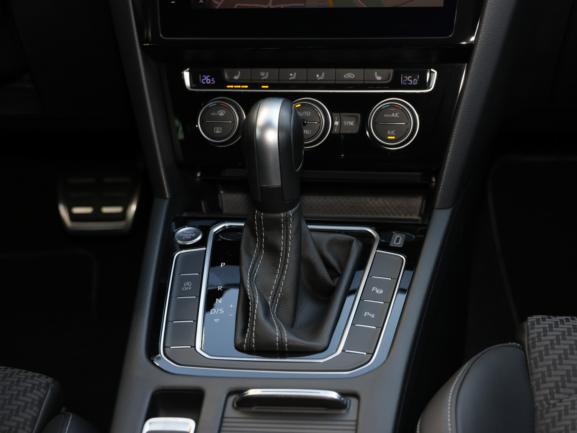 Passat Variant 2.0TSI DSG R-LINE +AHK+EASY-OPEN+