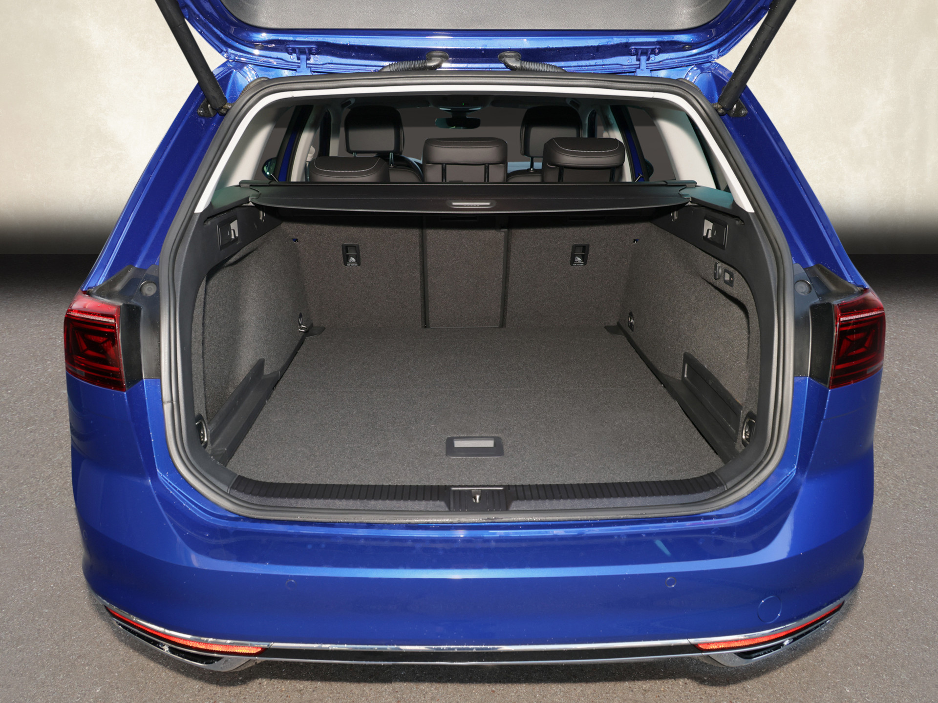 Passat Variant 2.0TSI DSG R-LINE +AHK+EASY-OPEN+