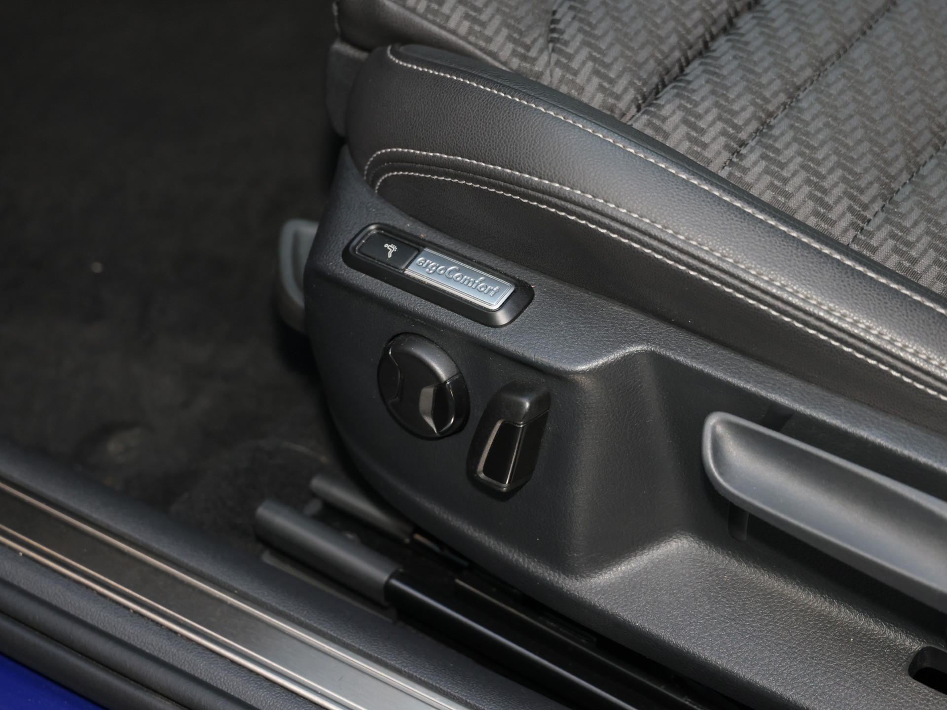 Passat Variant 2.0TSI DSG R-LINE +AHK+EASY-OPEN+