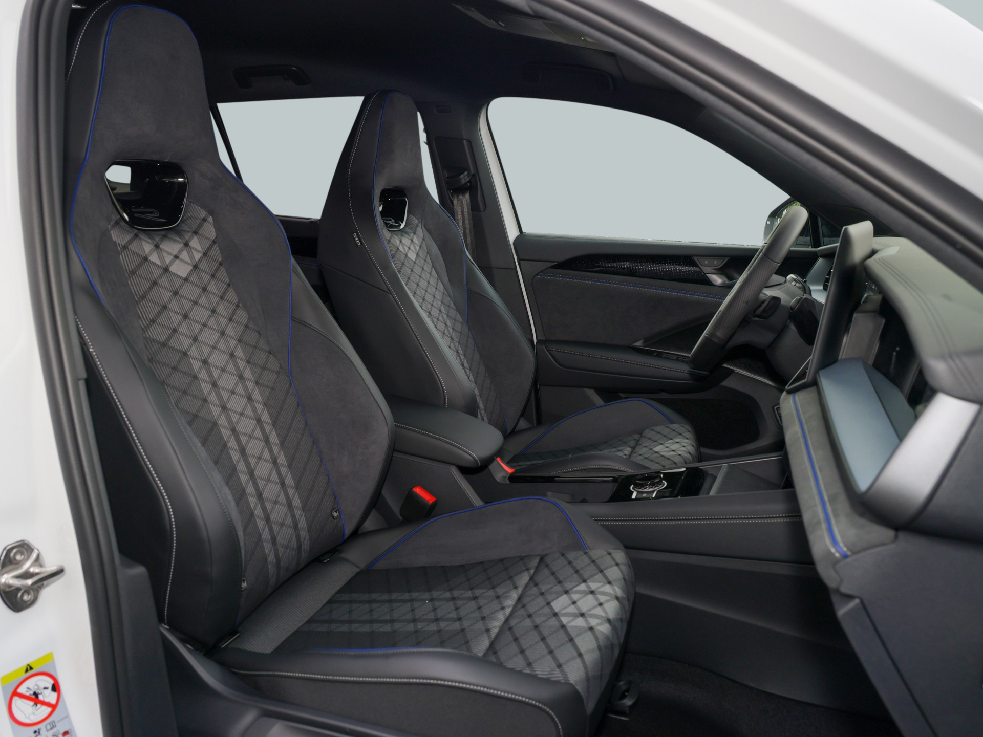 Tayron 1.5TSI eHybrid R-Line +AHK+HEAD-UP+