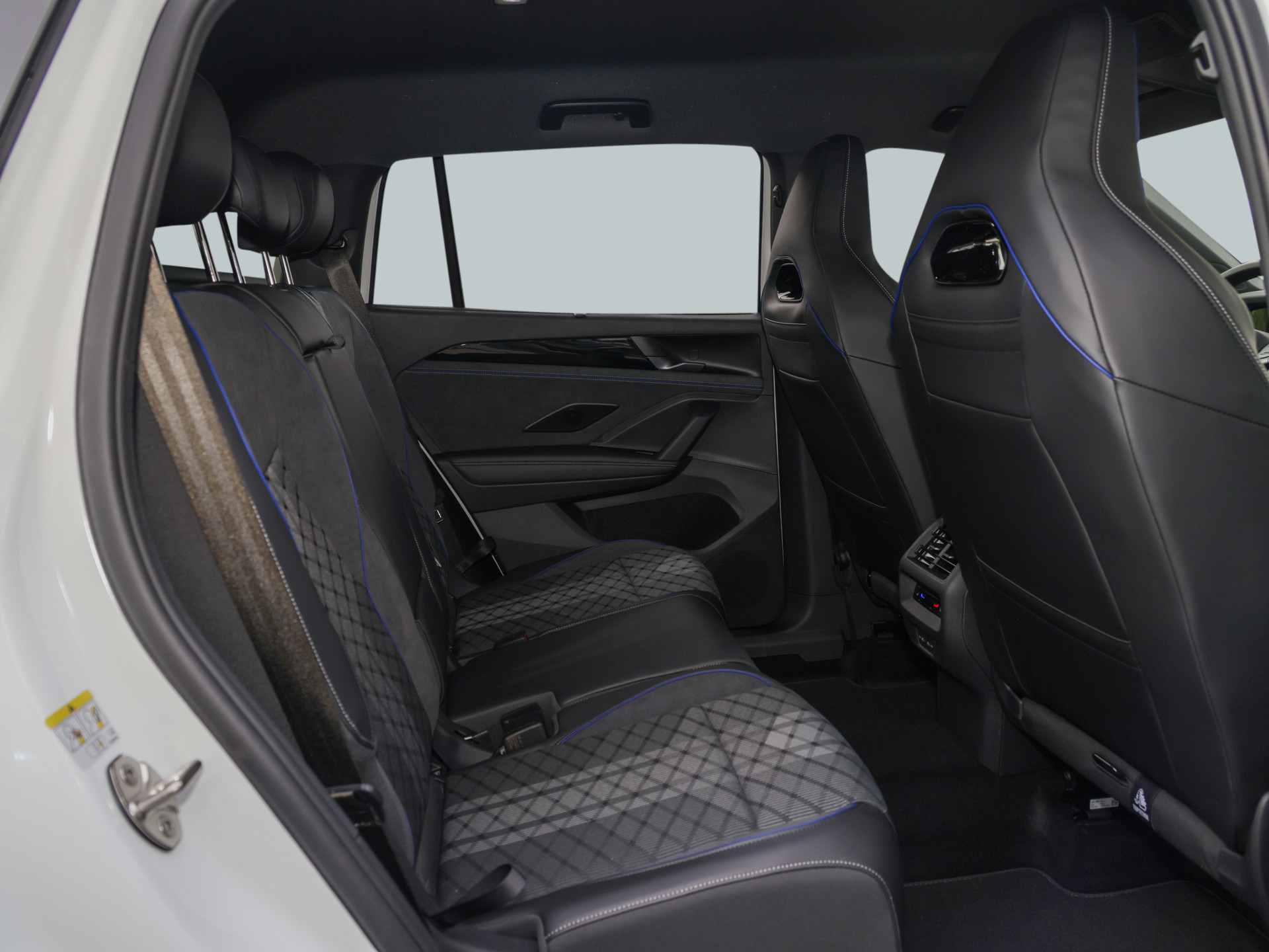 Tayron 1.5TSI eHybrid R-Line +AHK+HEAD-UP+