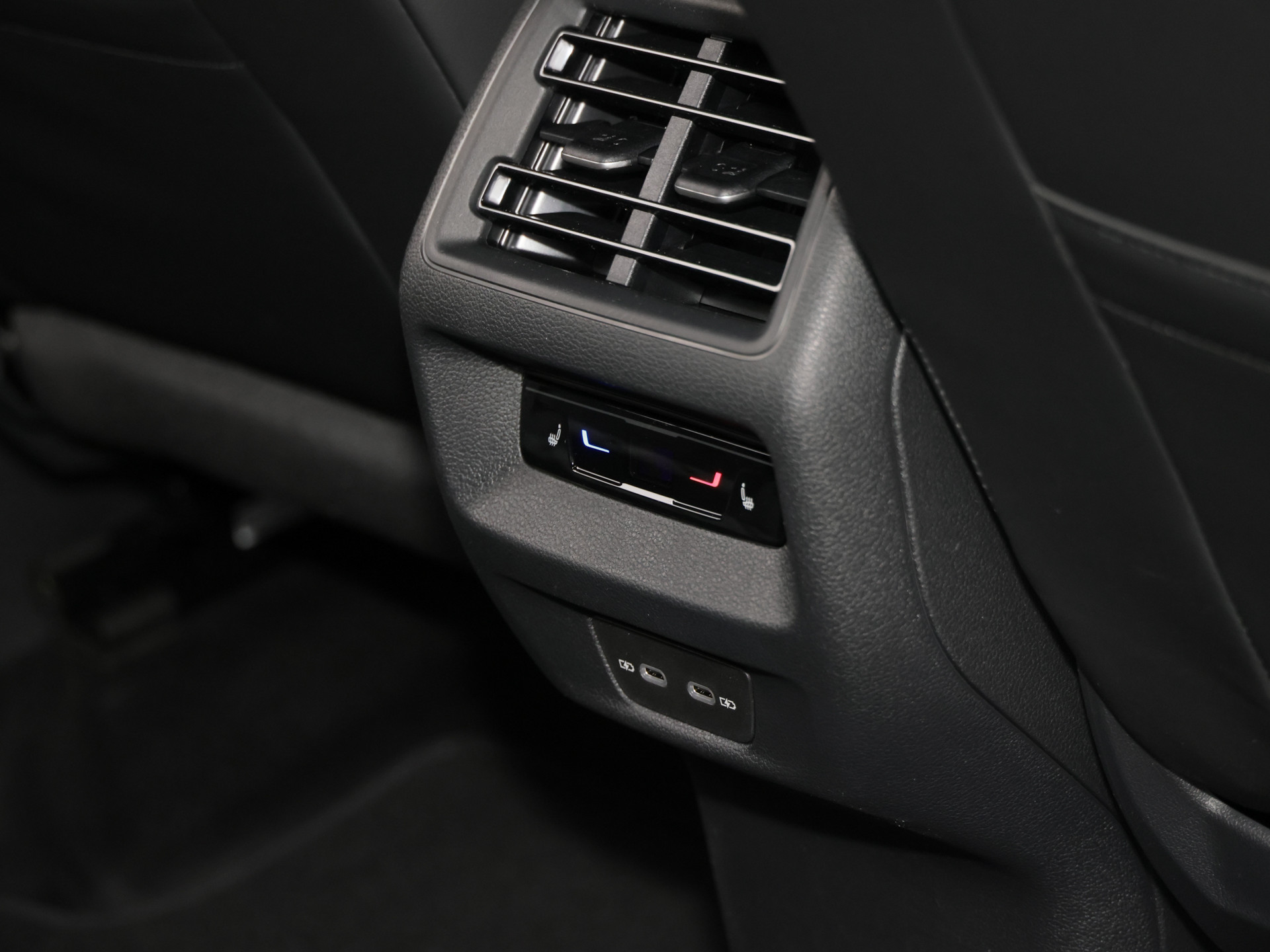Tayron 1.5TSI eHybrid R-Line +AHK+HEAD-UP+