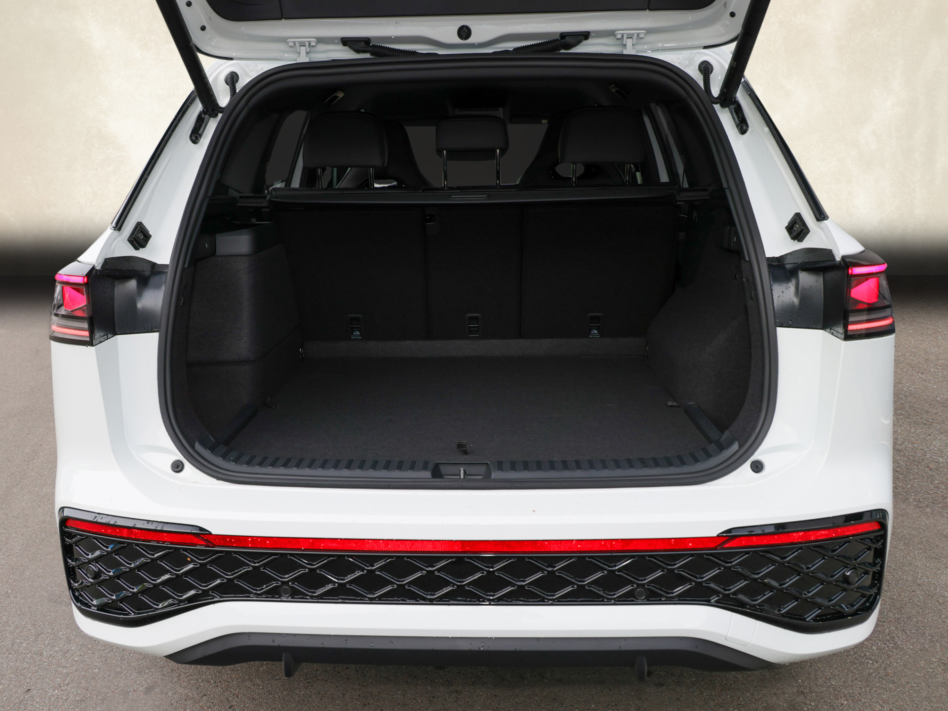 Tayron 1.5TSI eHybrid R-Line +AHK+HEAD-UP+