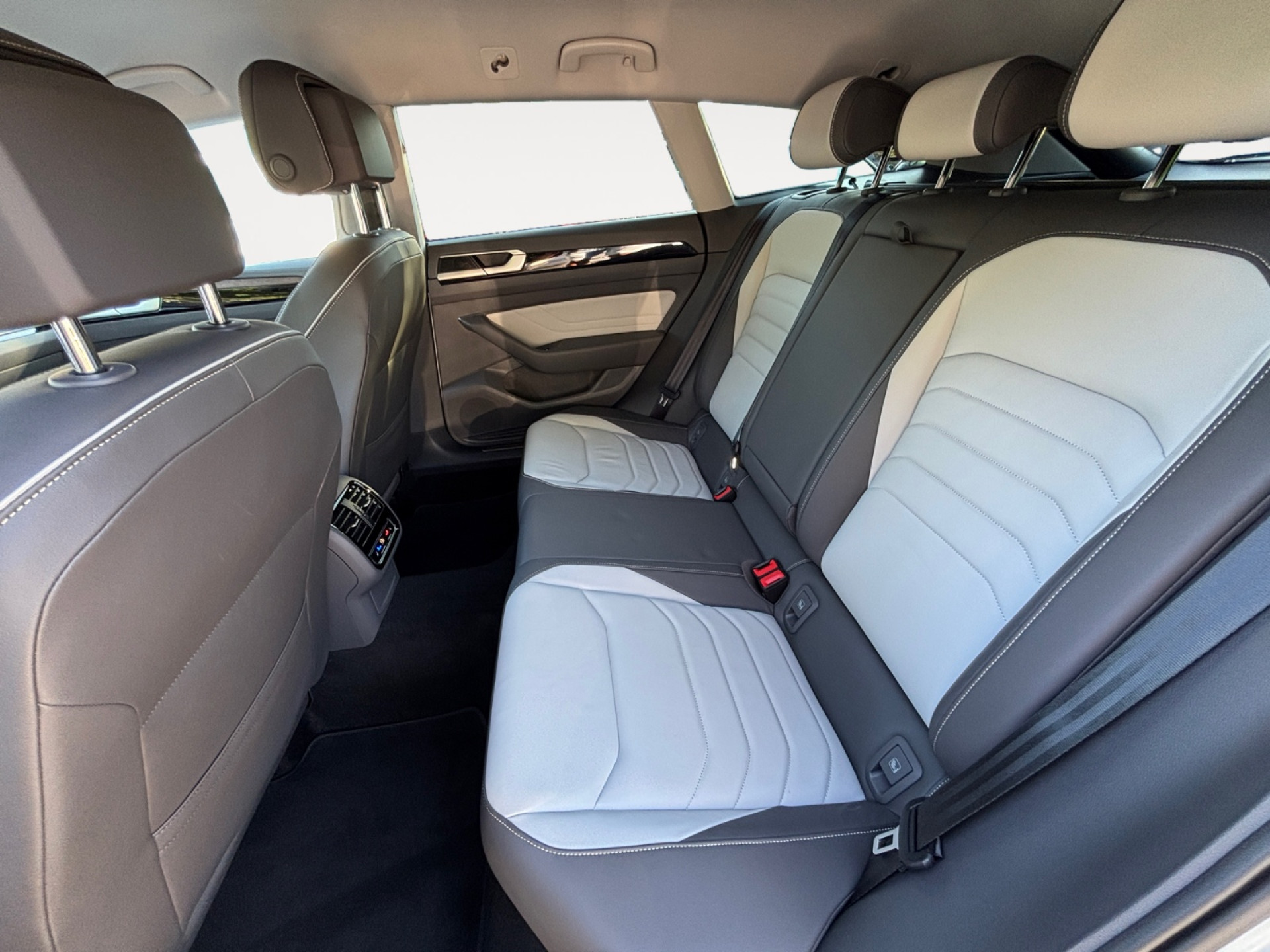 Arteon SB 2.0TDI DSG ELEGANCE +LEDER+AHK+