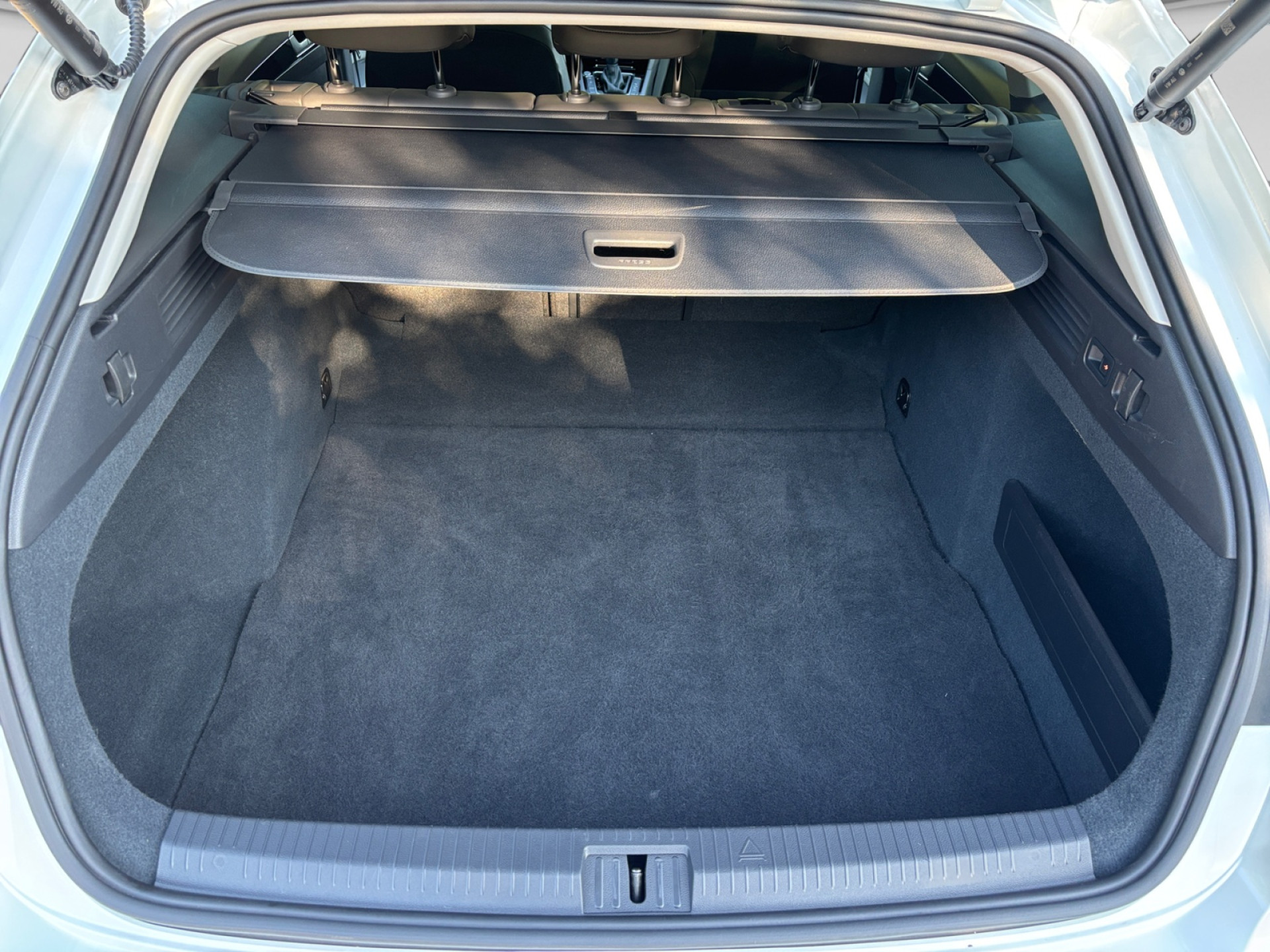 Arteon SB 2.0TDI DSG ELEGANCE +LEDER+AHK+