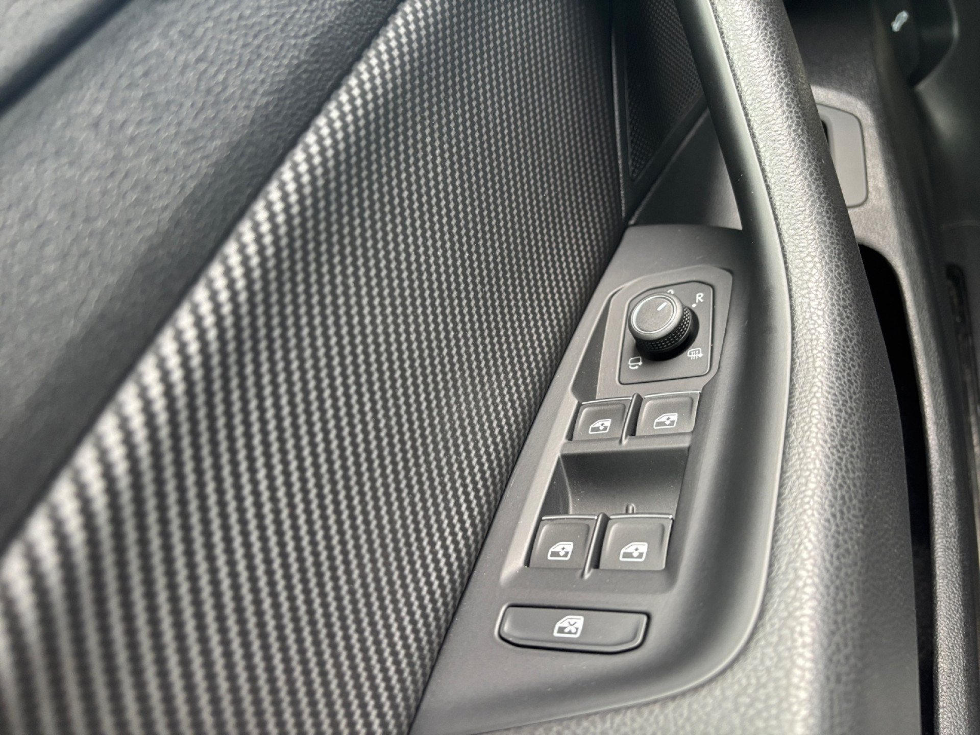 Arteon 2.0TSI R +LEDER+AHK+IQ-LIGHT+
